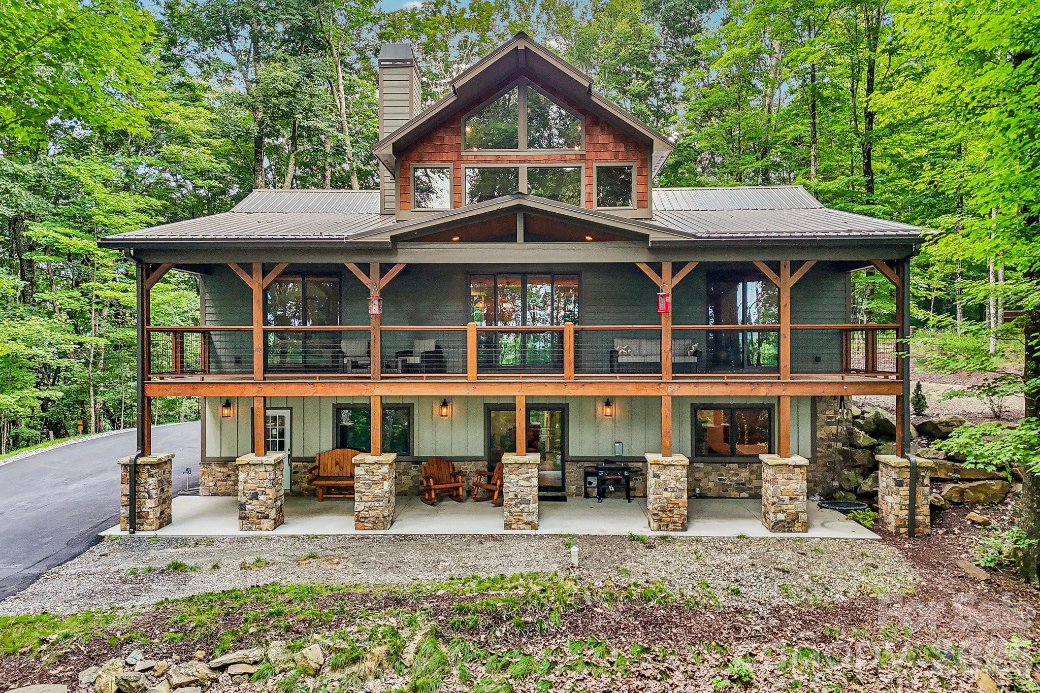 1067 English Ridge Drive Property Photo 1