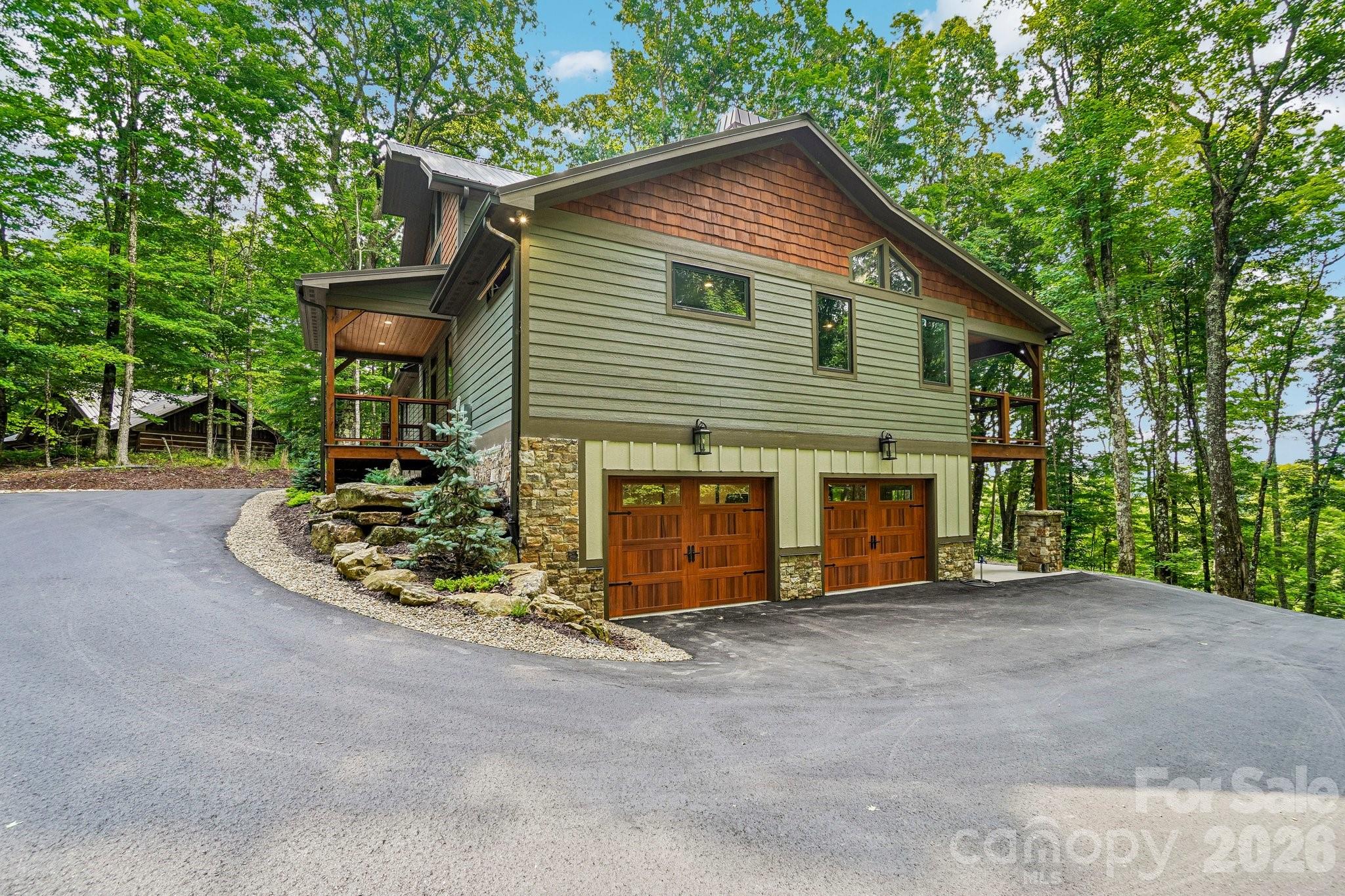 1067 English Ridge Drive Property Photo 3