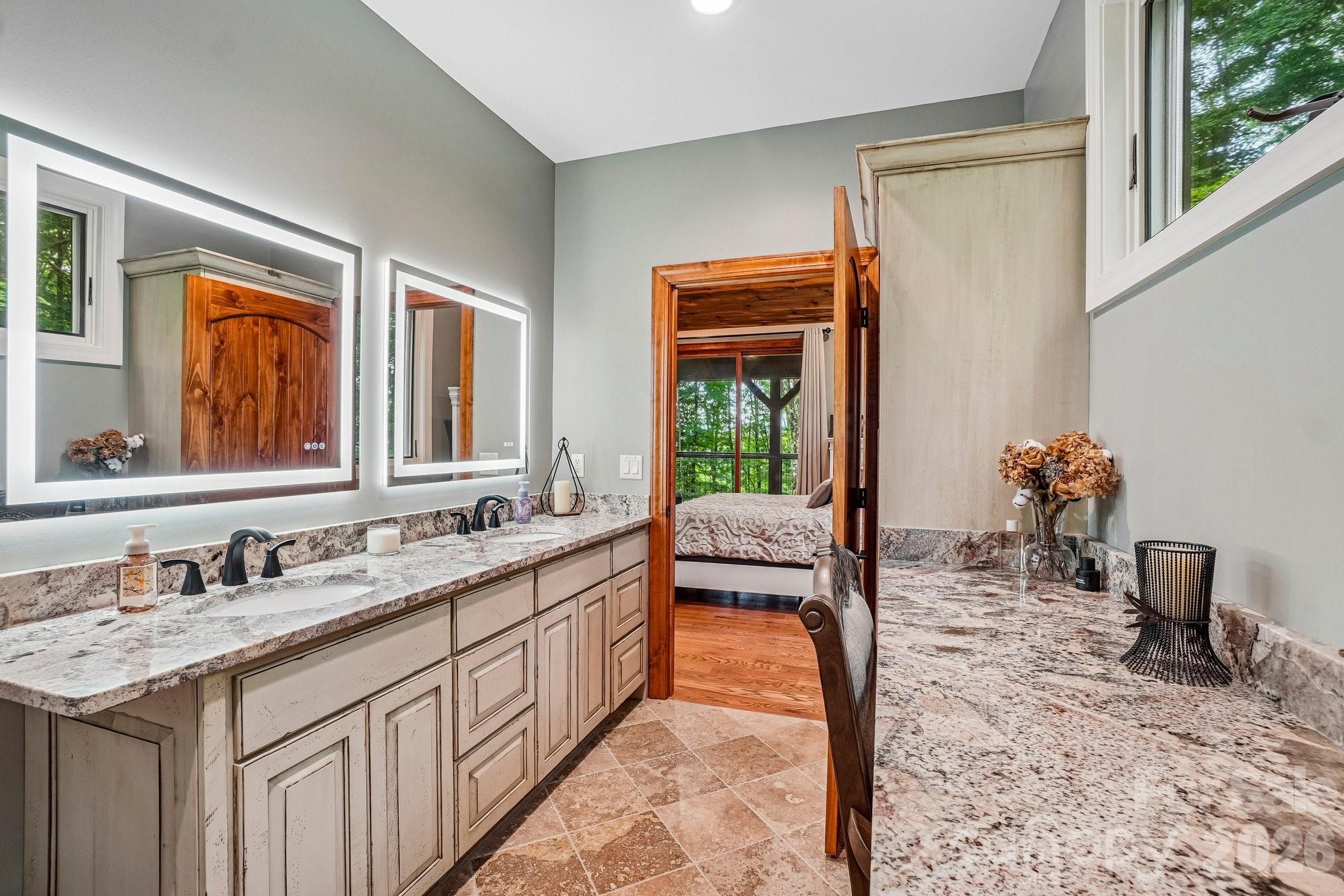 1067 English Ridge Drive Property Photo 28