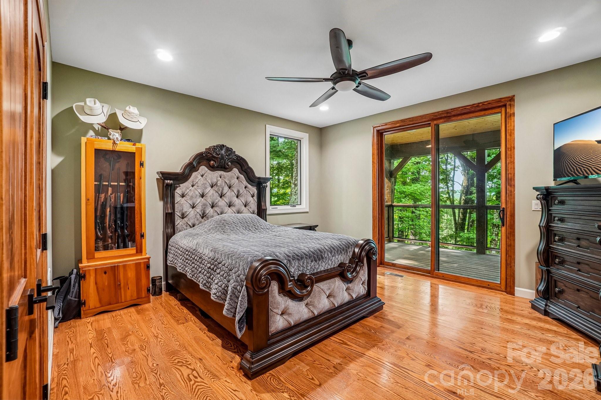 1067 English Ridge Drive Property Photo 32