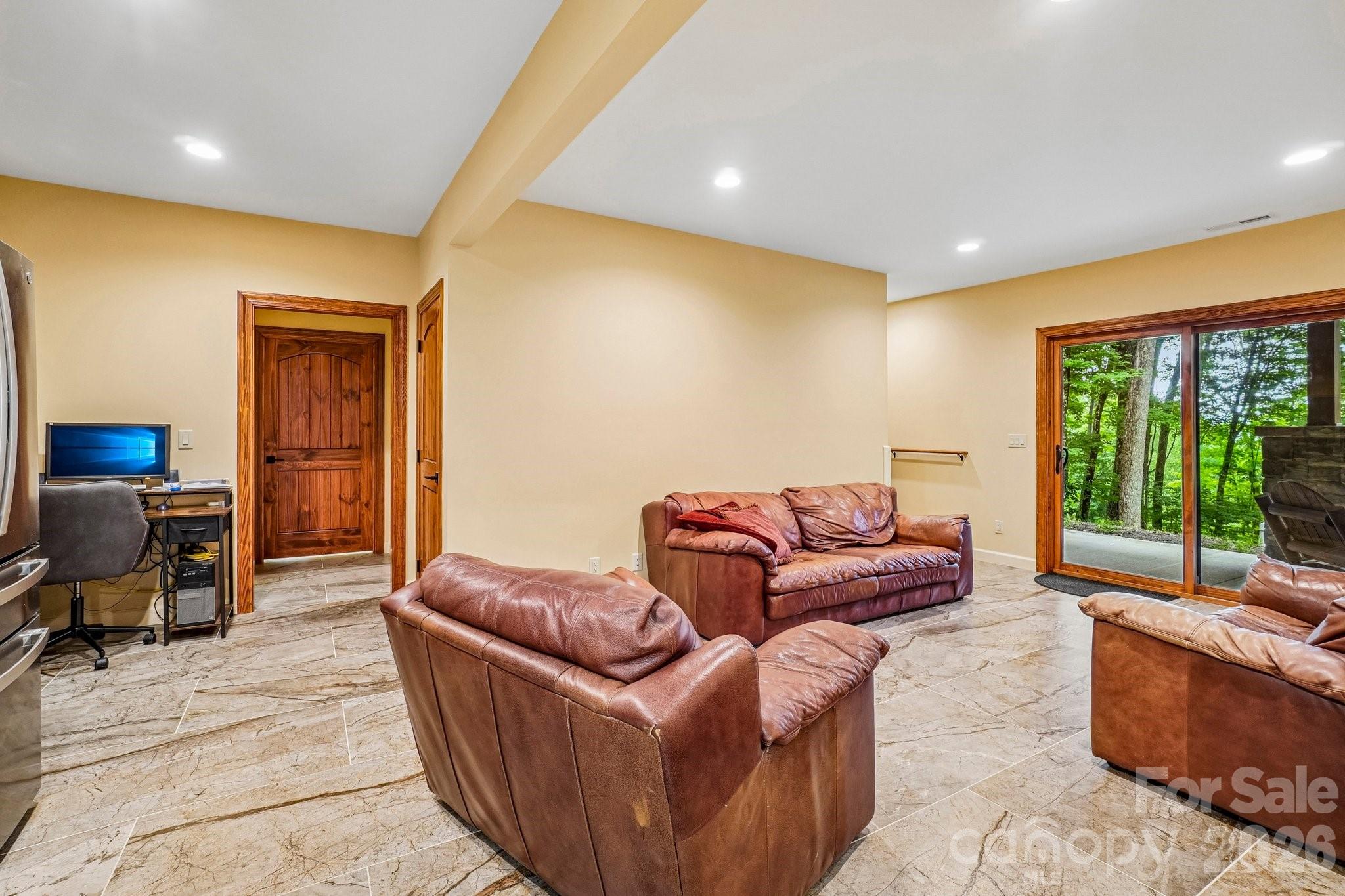 1067 English Ridge Drive Property Photo 37