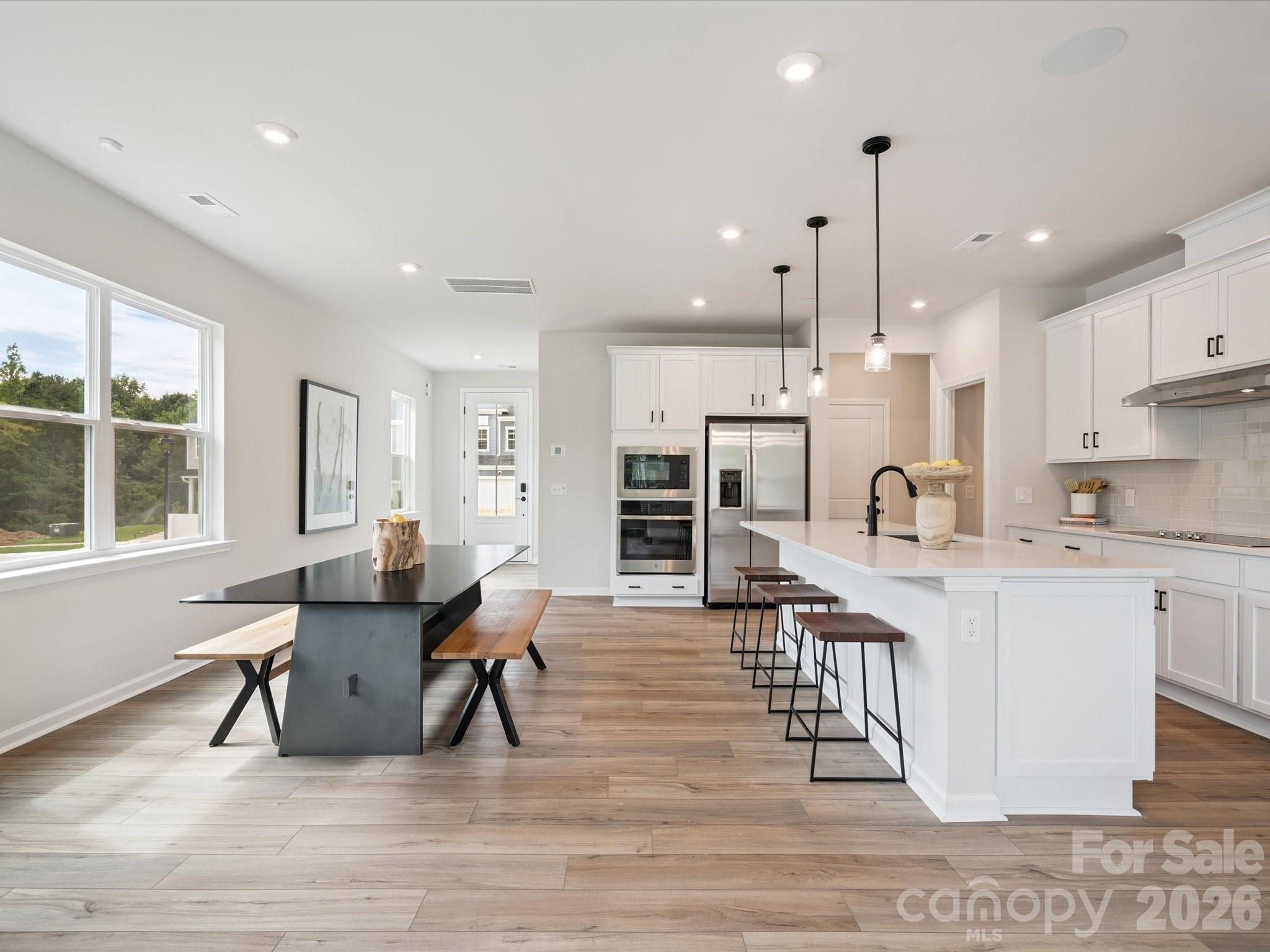 715 Bowery Place Property Photo 4