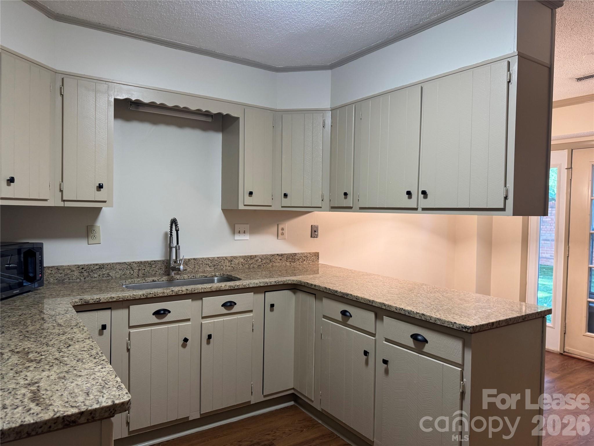 91 Edgemont Avenue 4 Property Photo 8