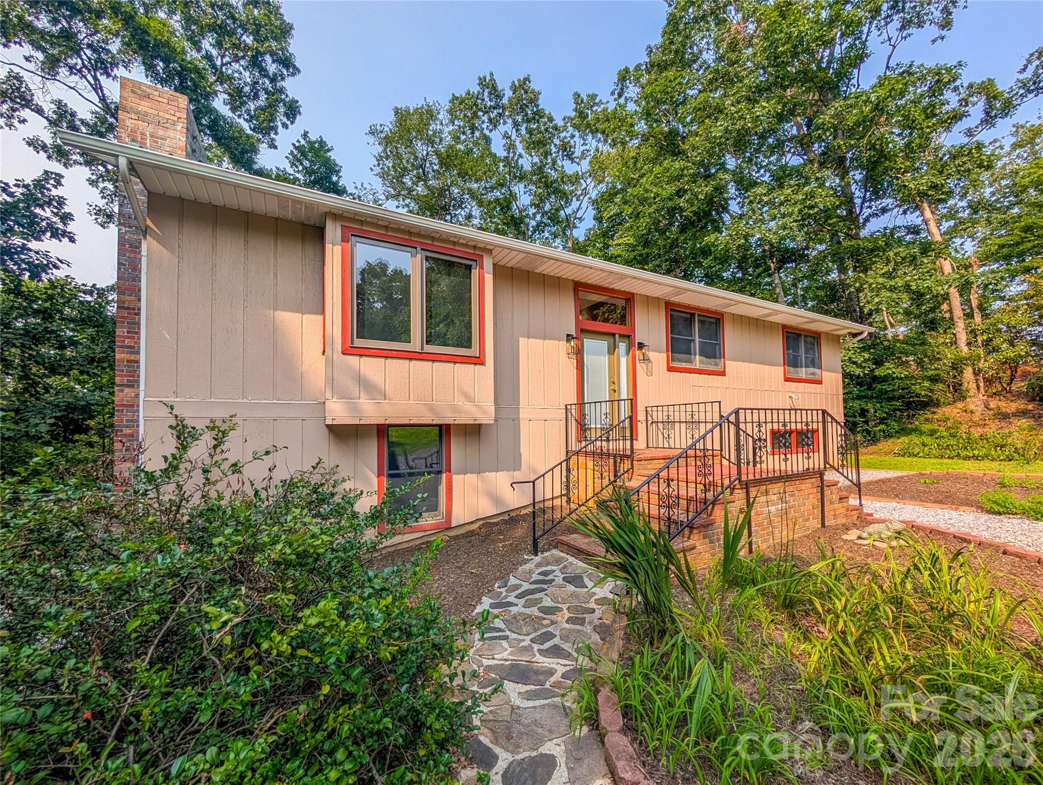 328 Wooded Valley Lane Property Photo 3