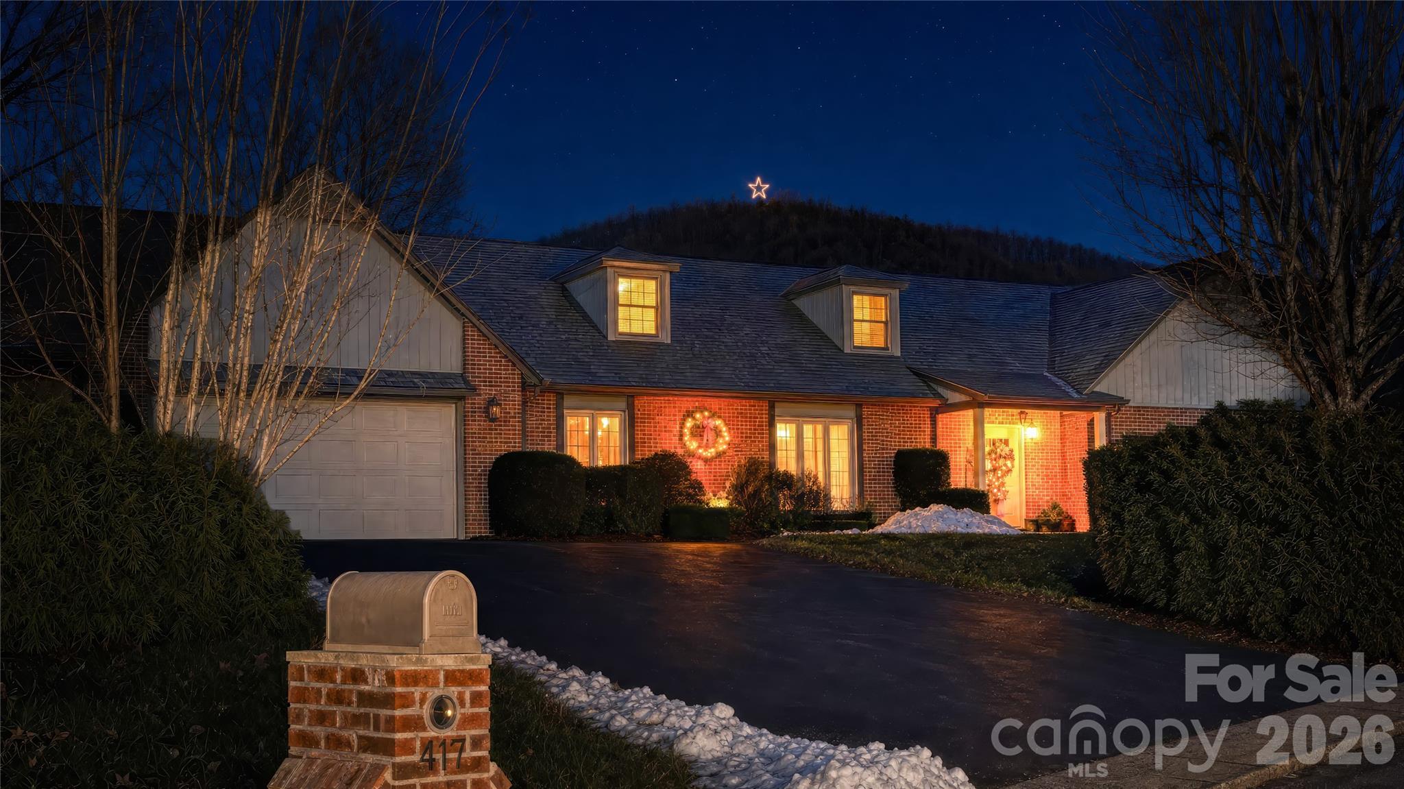 417 Stonecroft Drive Property Photo 3