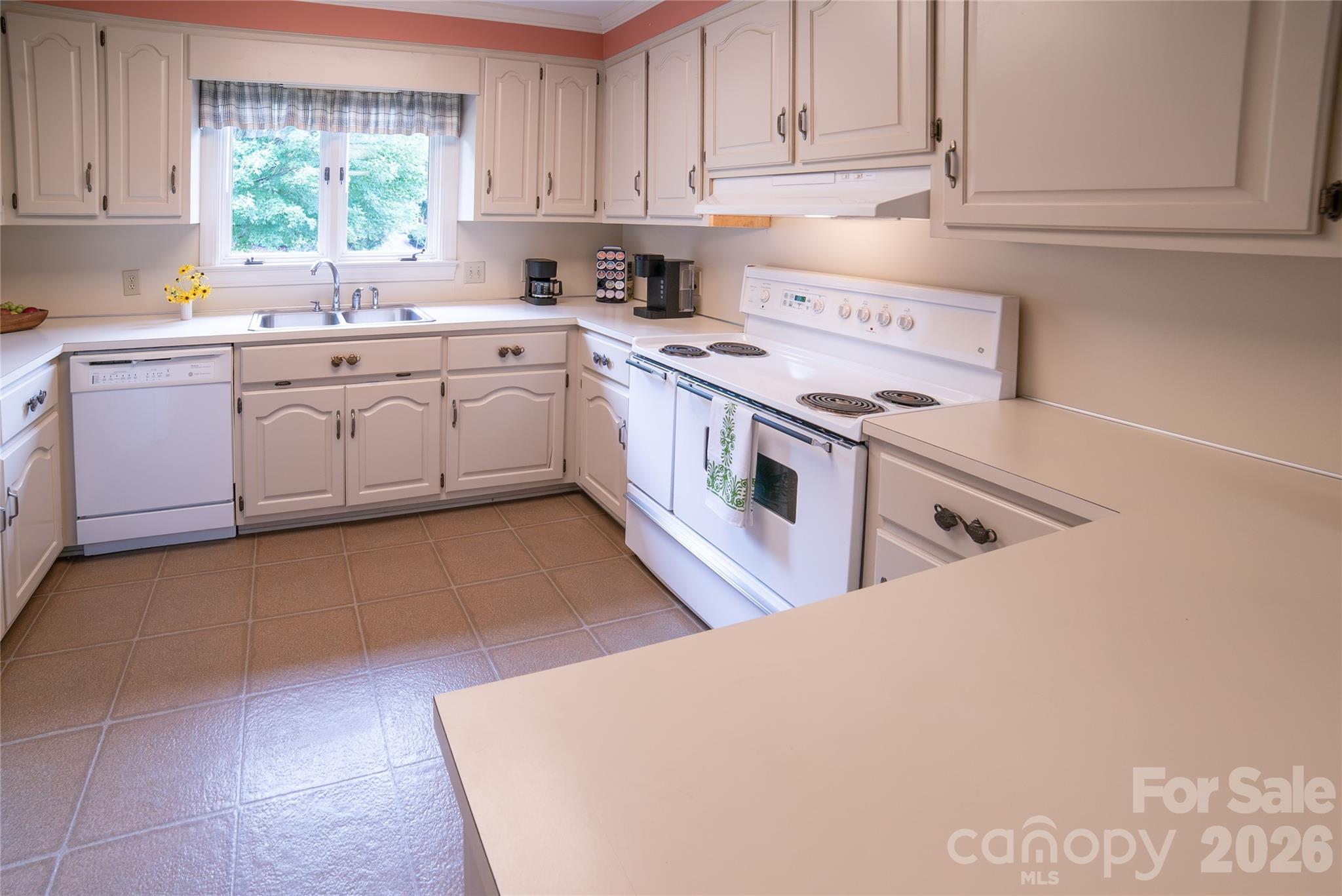 417 Stonecroft Drive Property Photo 12