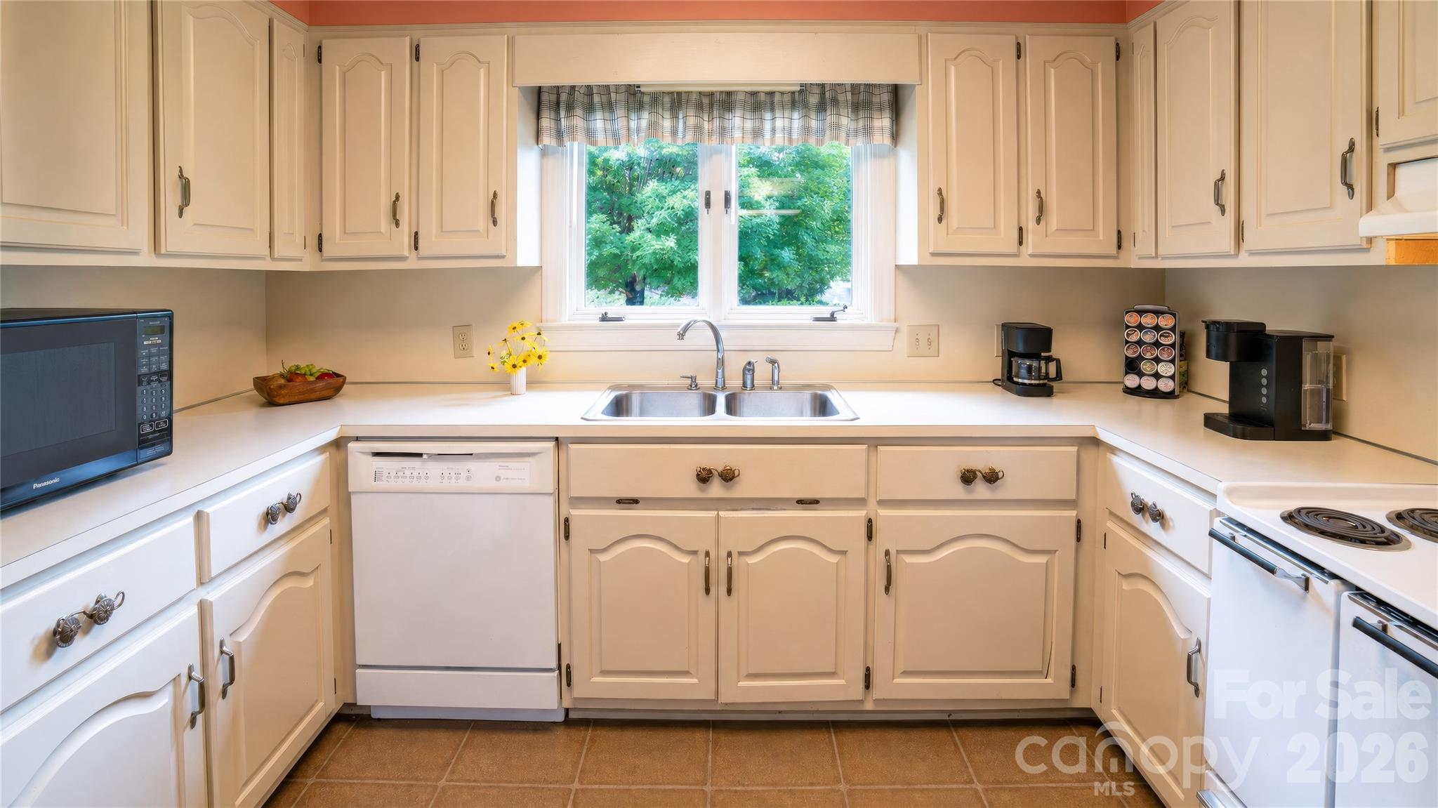 417 Stonecroft Drive Property Photo 13