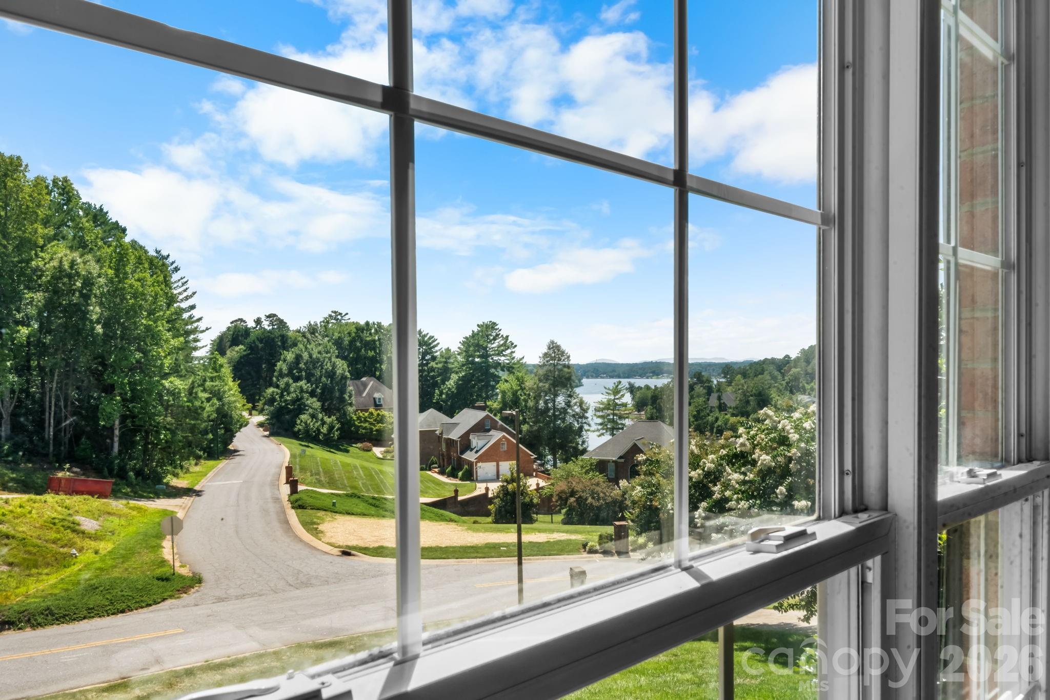 1025 N Shore Drive Property Photo 12