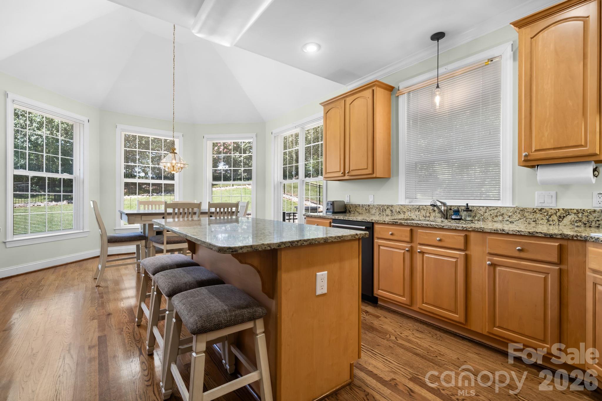 1025 N Shore Drive Property Photo 14