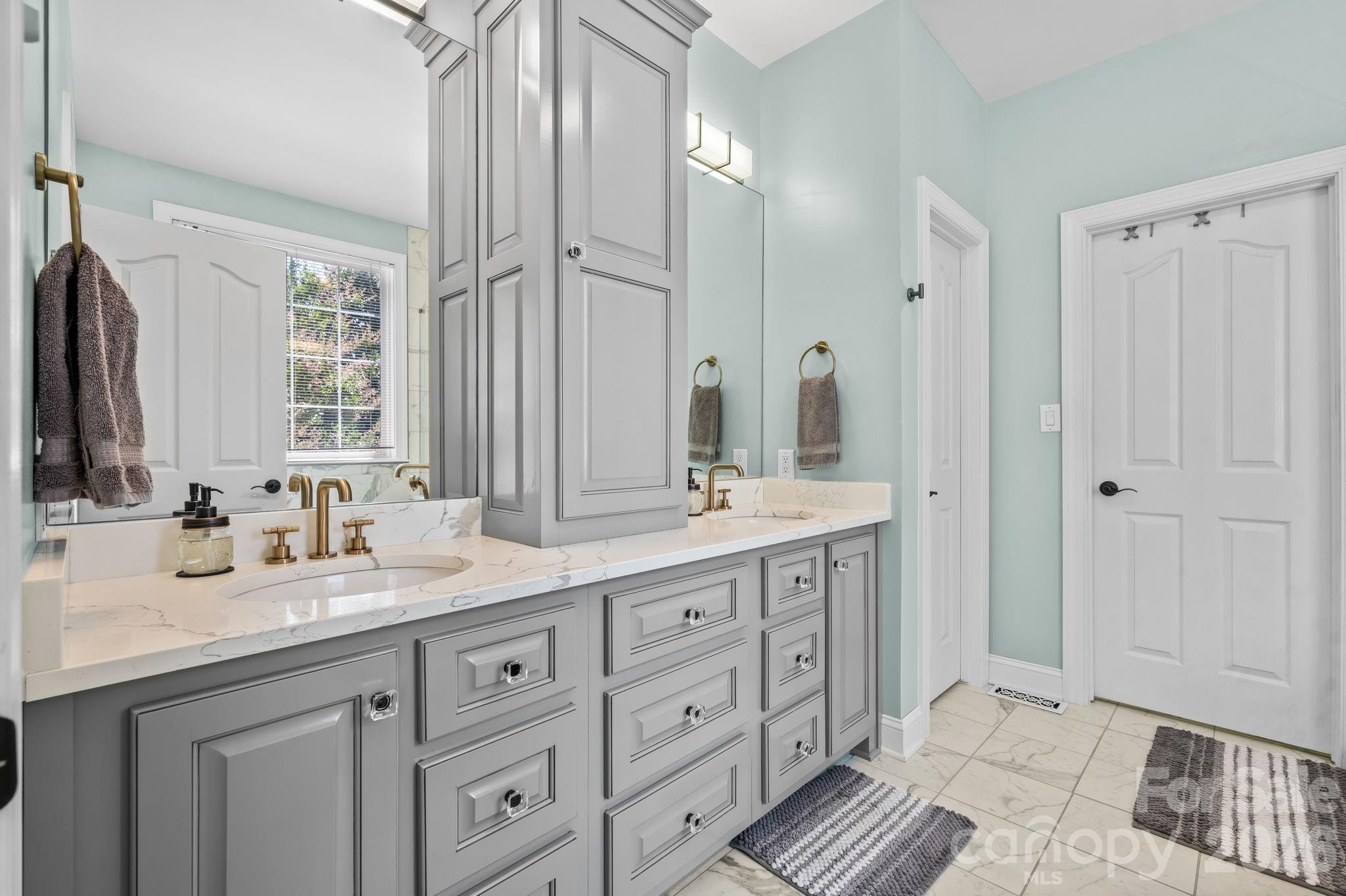 1025 N Shore Drive Property Photo 23