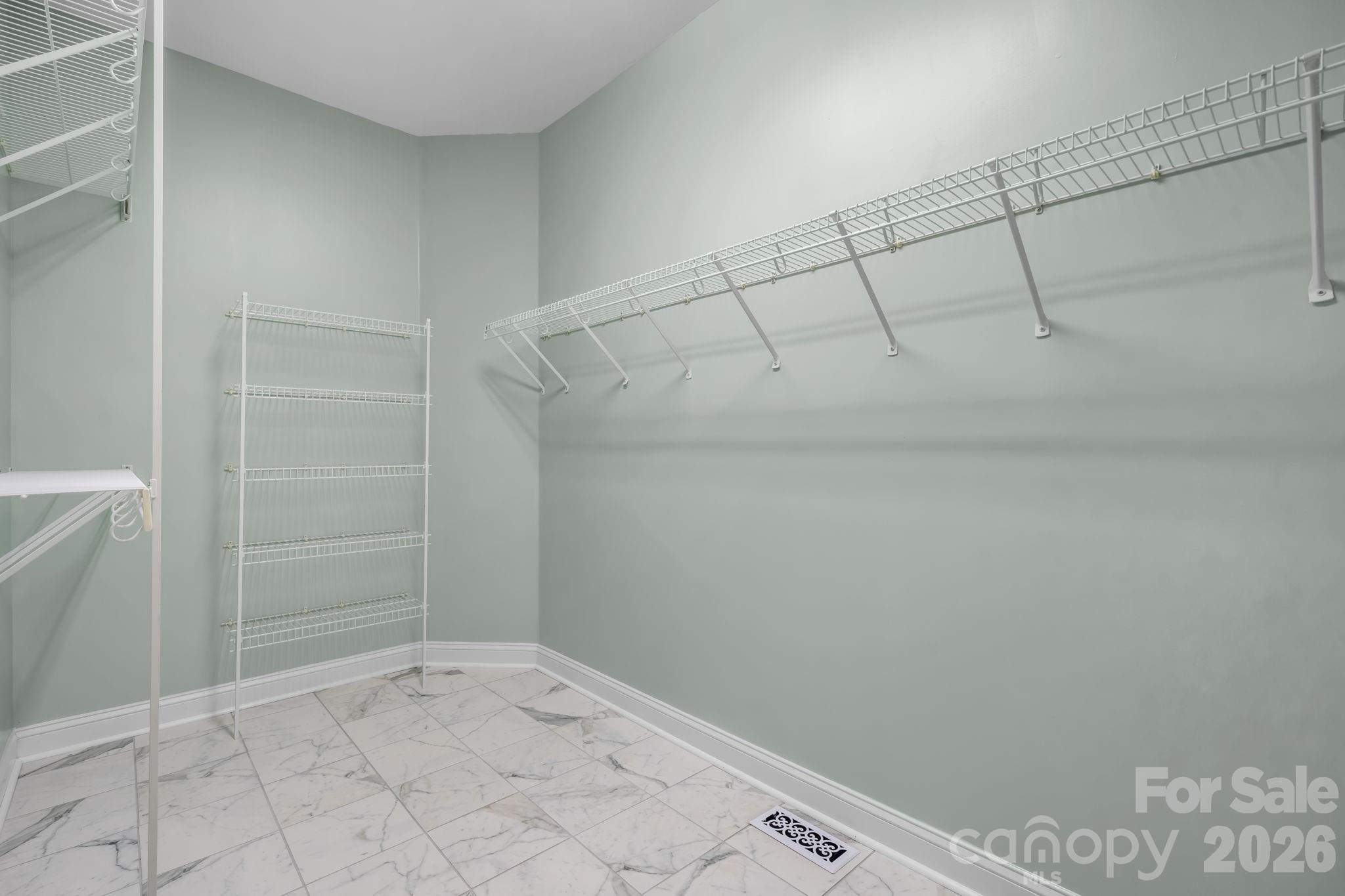 1025 N Shore Drive Property Photo 28