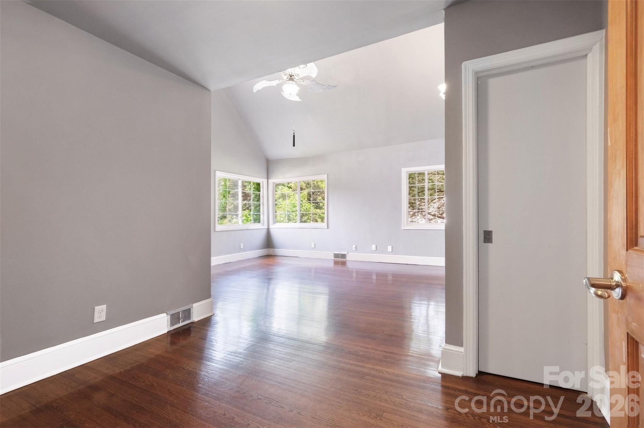 5914 Hanna Court Property Photo 24