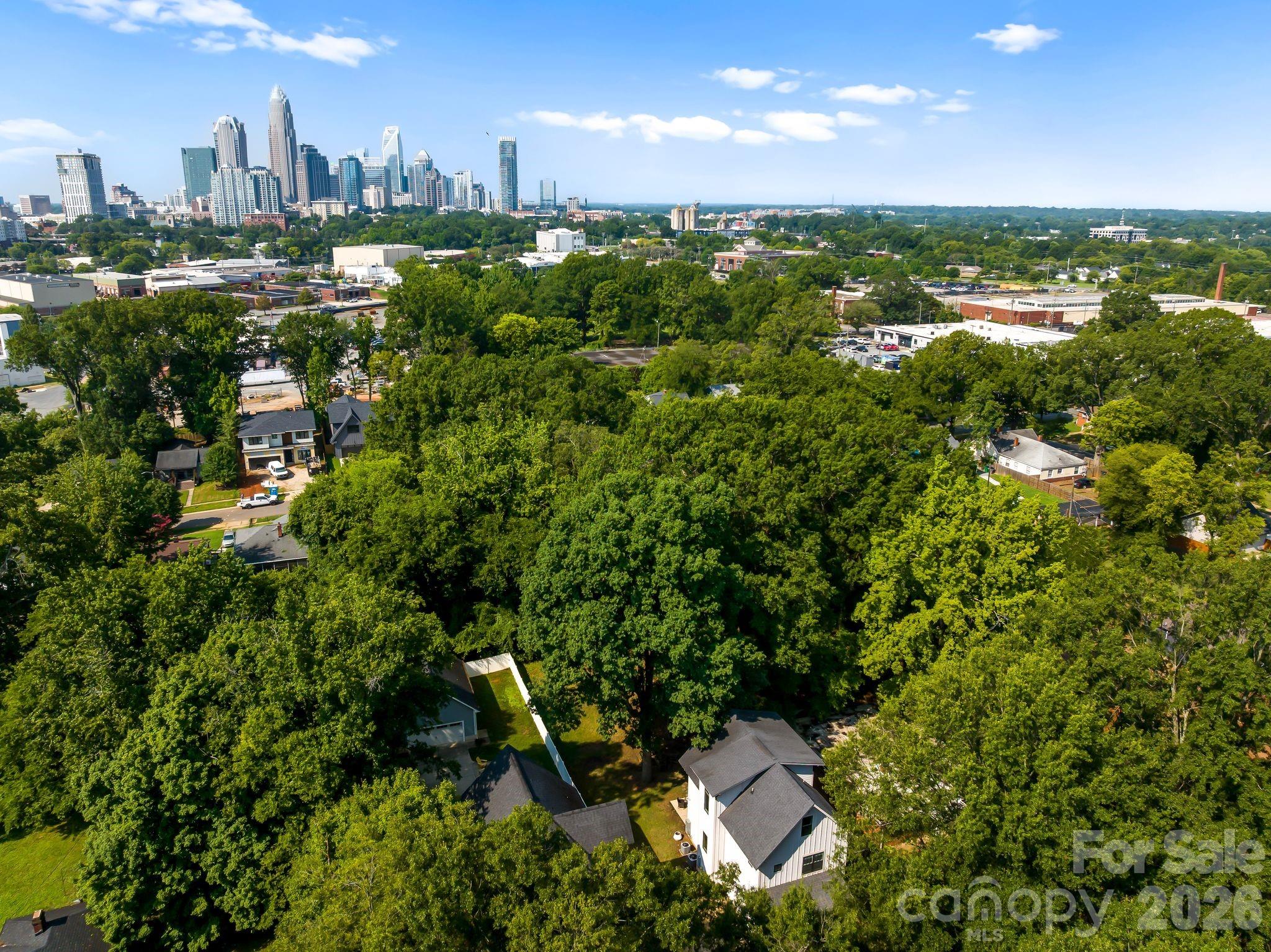 423 Sylvania Avenue Property Photo 2