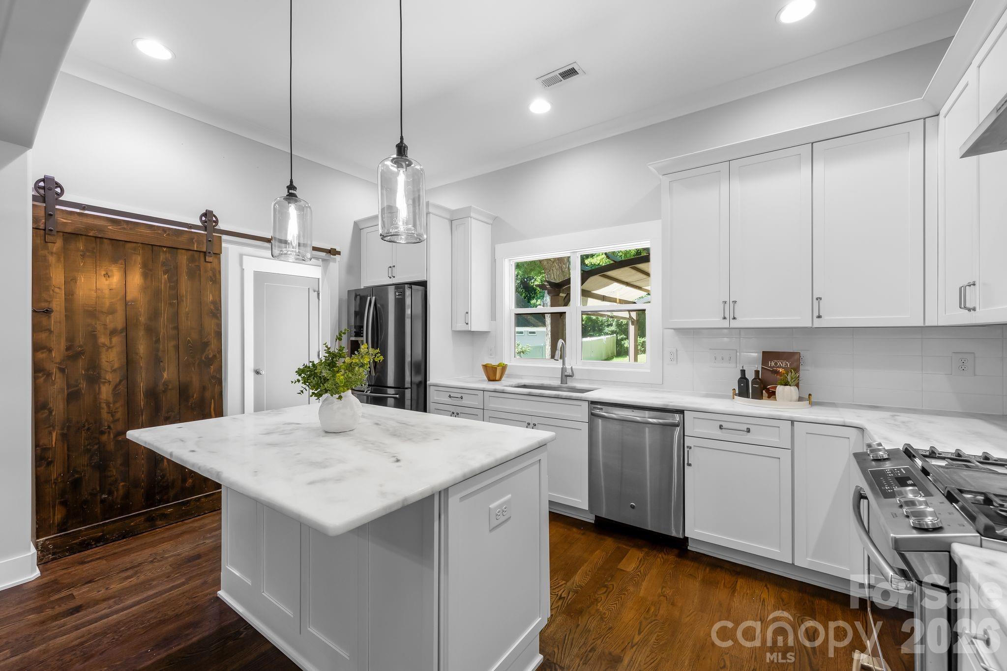 423 Sylvania Avenue Property Photo 10