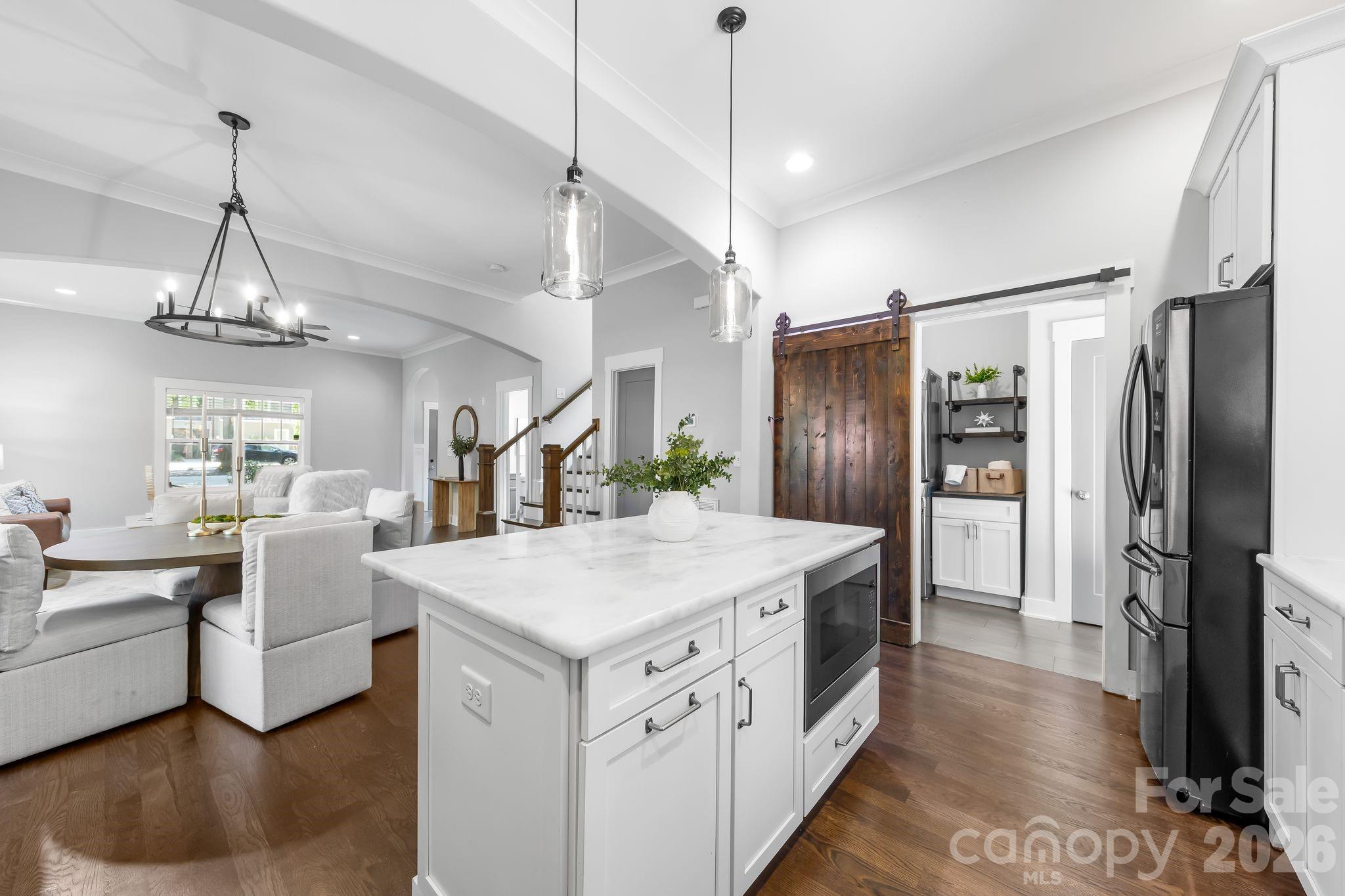 423 Sylvania Avenue Property Photo 13