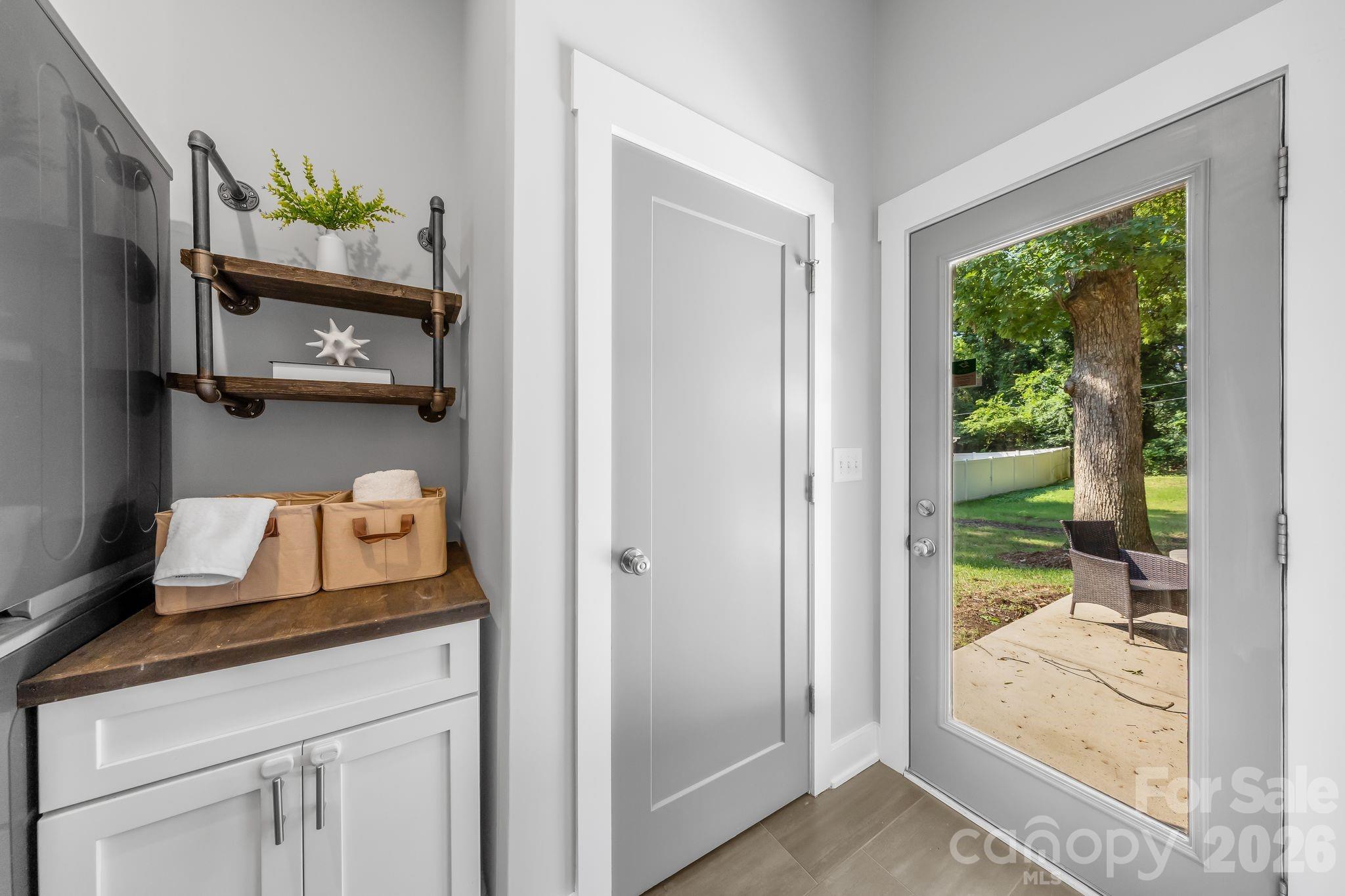423 Sylvania Avenue Property Photo 15
