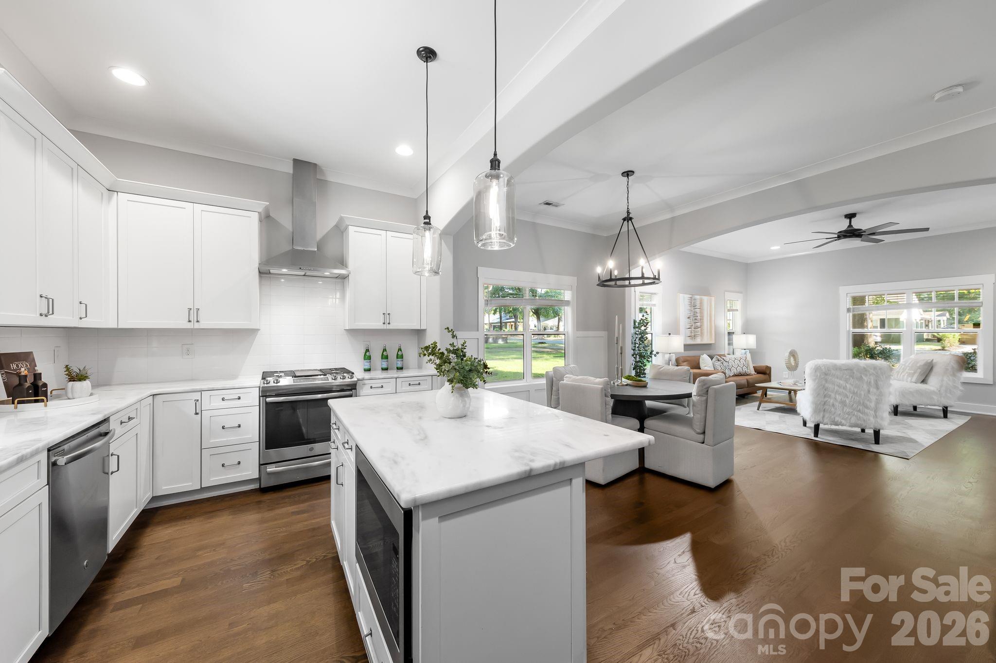 423 Sylvania Avenue Property Photo 16