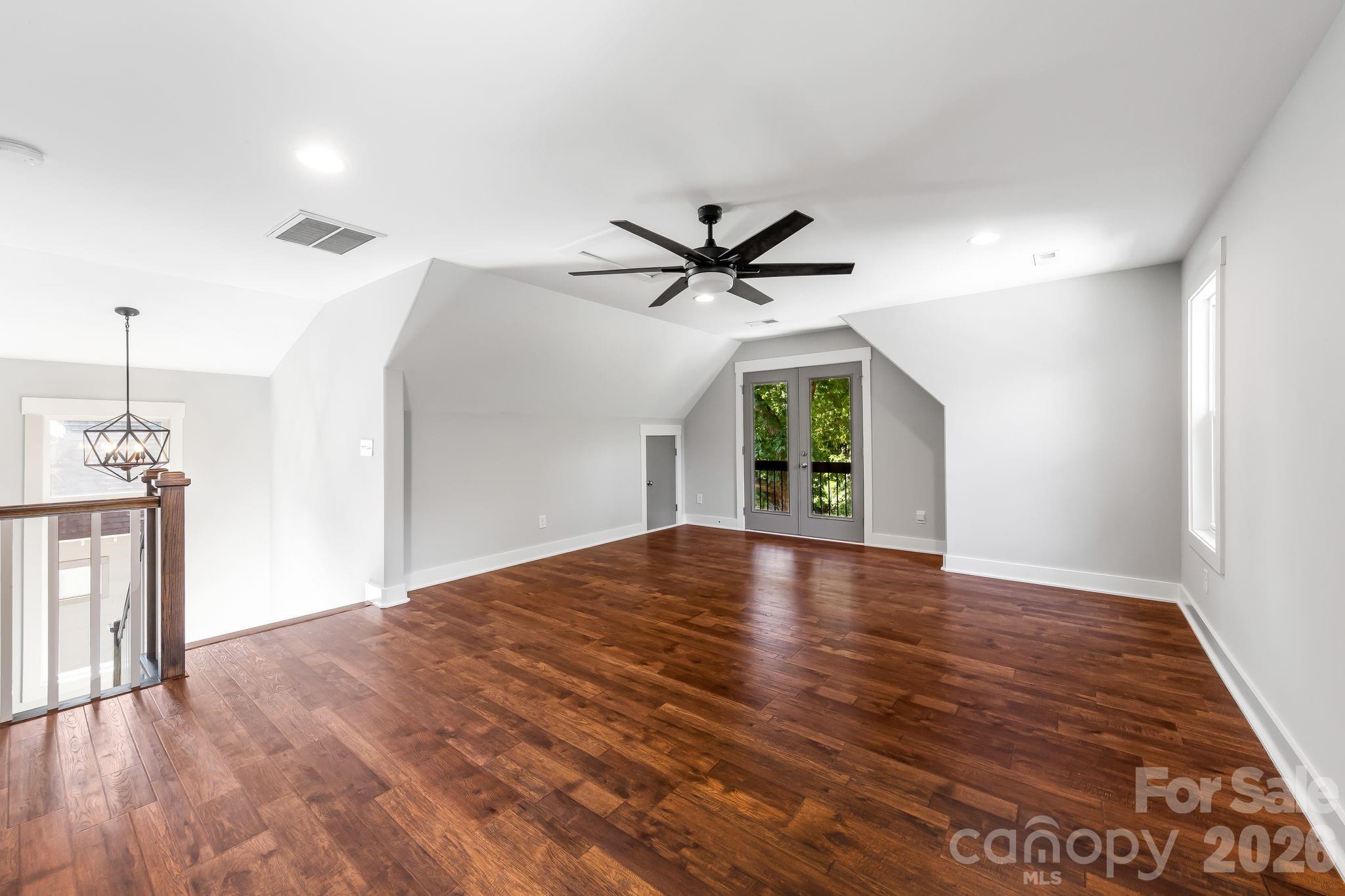 423 Sylvania Avenue Property Photo 29
