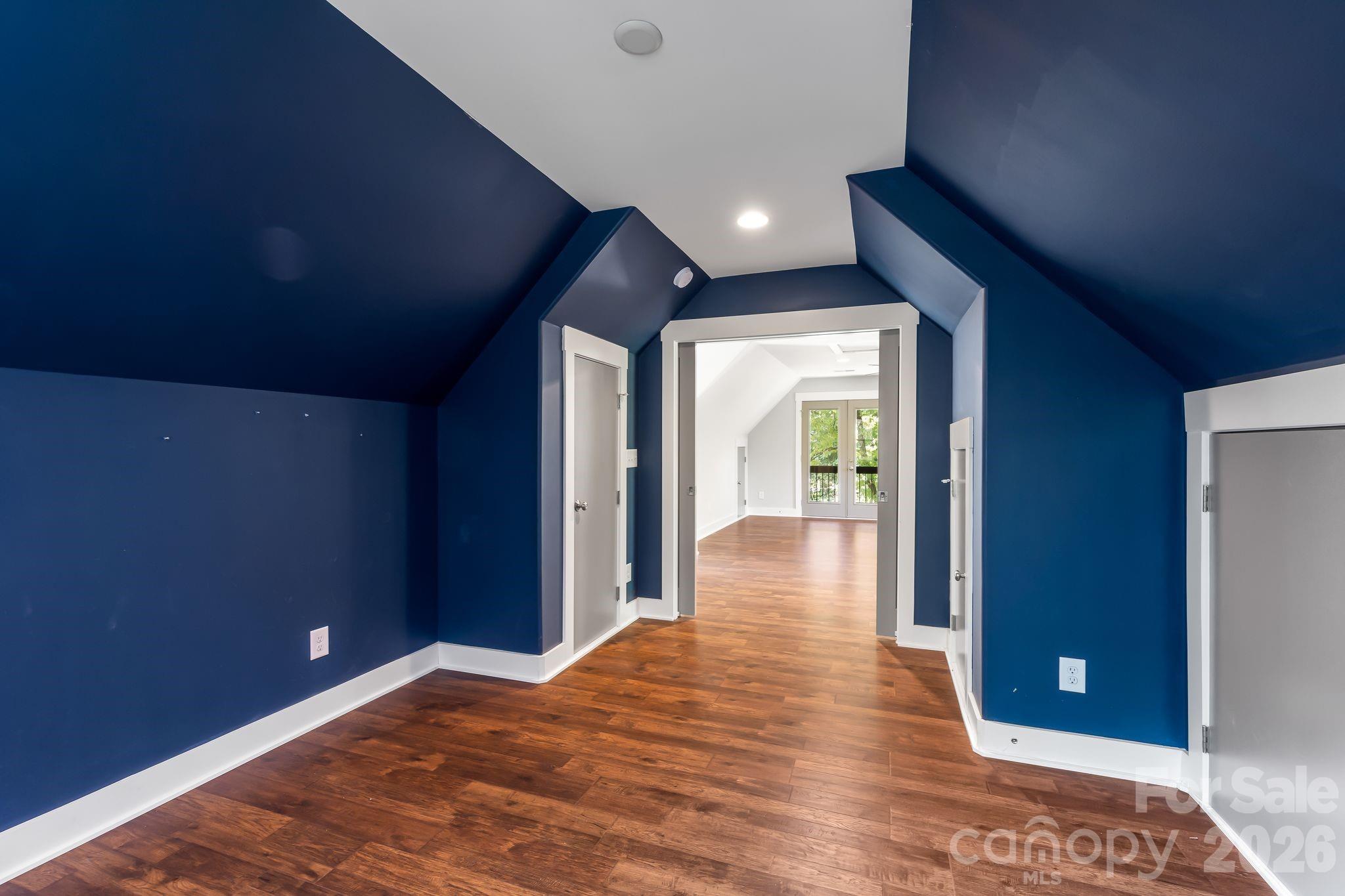 423 Sylvania Avenue Property Photo 31