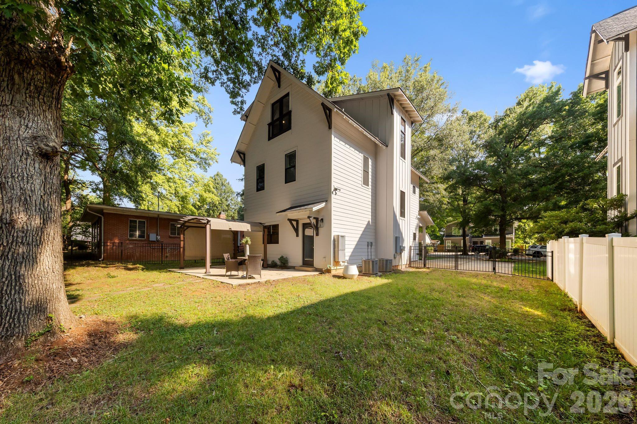 423 Sylvania Avenue Property Photo 34