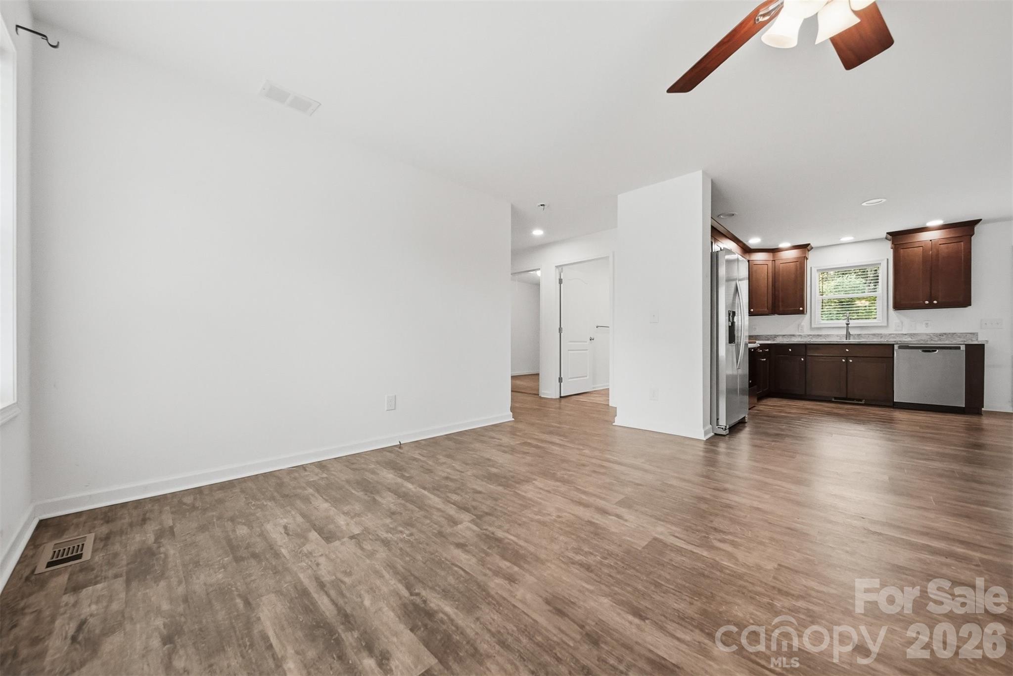 117 Falls Street Property Photo 3