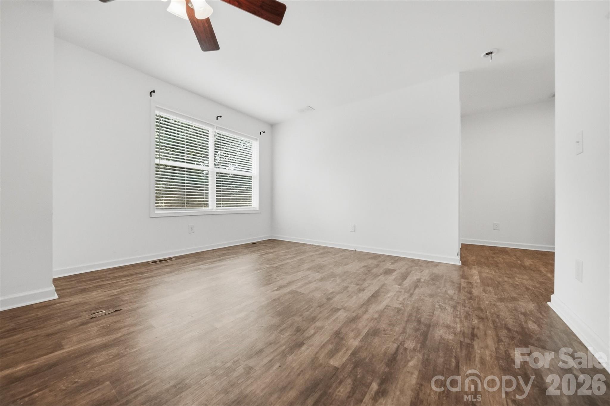 117 Falls Street Property Photo 4