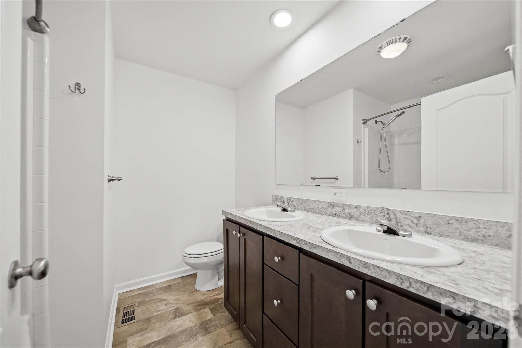 117 Falls Street Property Photo 14