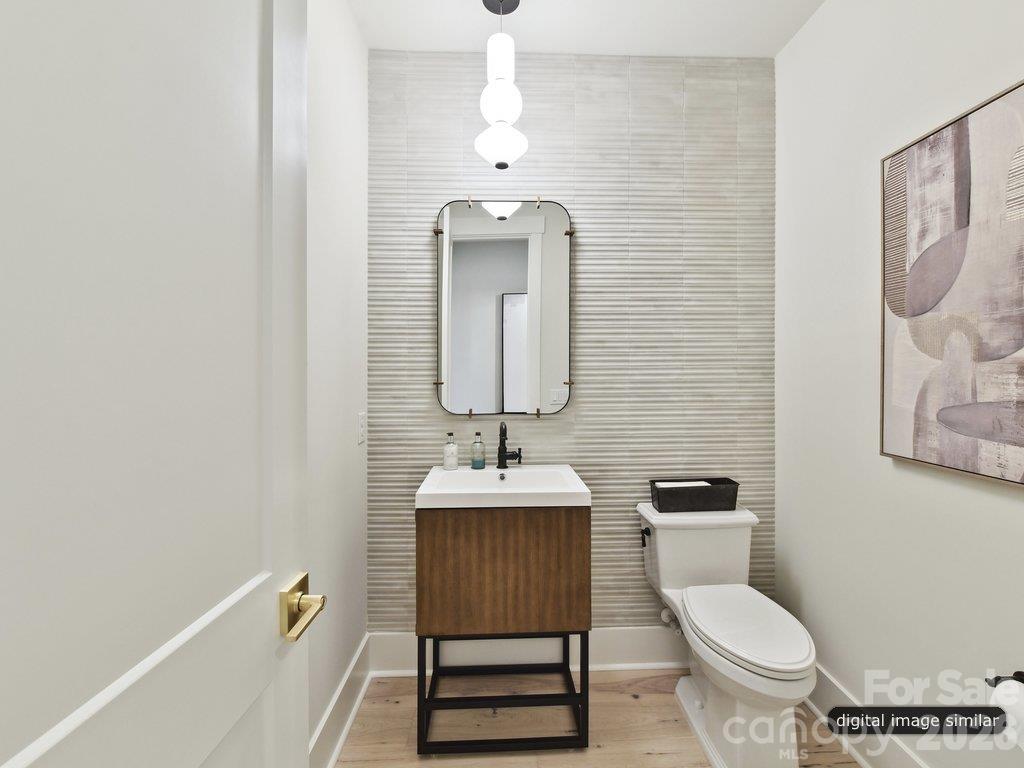 2804 Forest Lawn Drive Property Photo 14