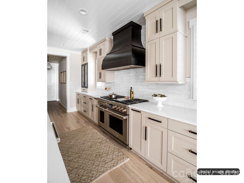 2804 Forest Lawn Drive Property Photo 17