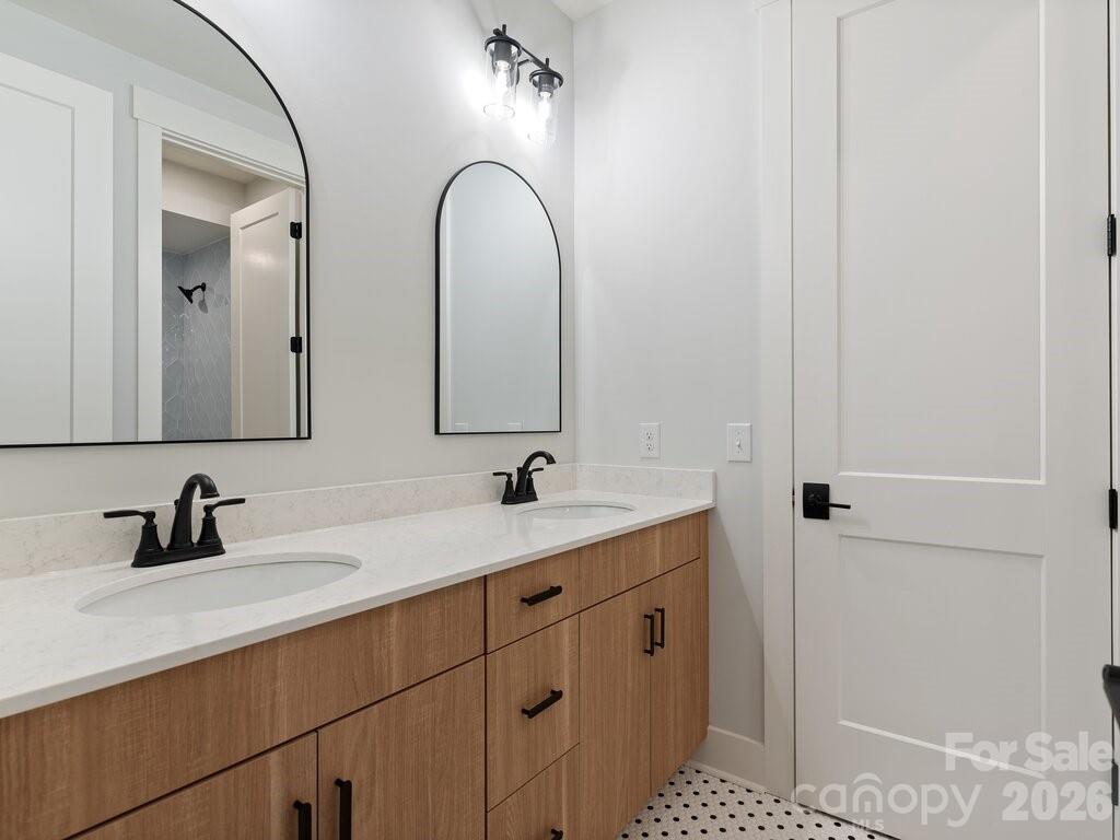 2804 Forest Lawn Drive Property Photo 18