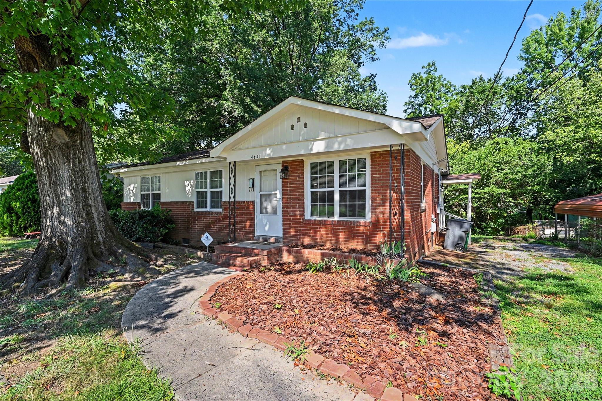 4421 Knollcrest Drive Property Photo 3