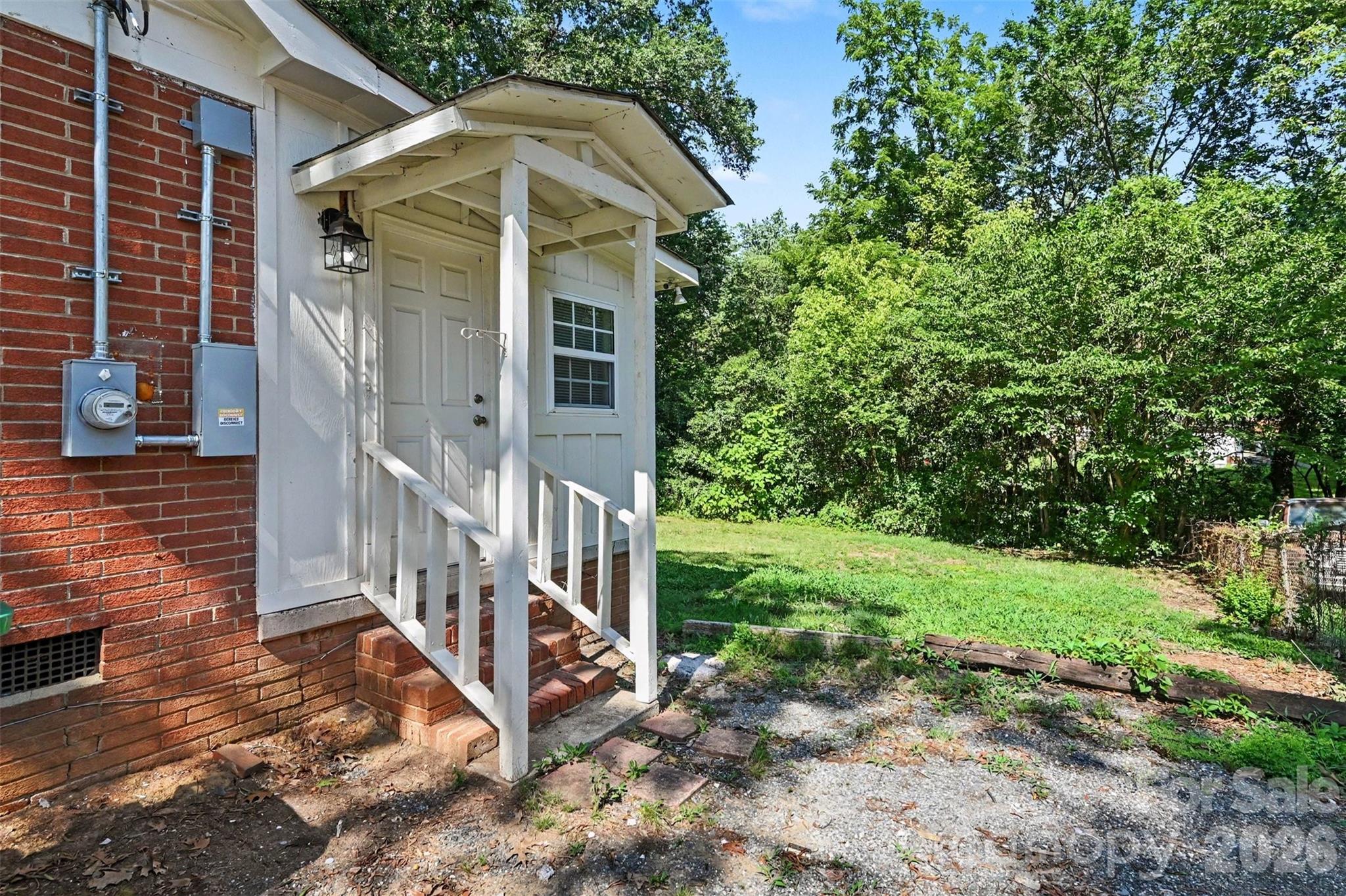 4421 Knollcrest Drive Property Photo 4