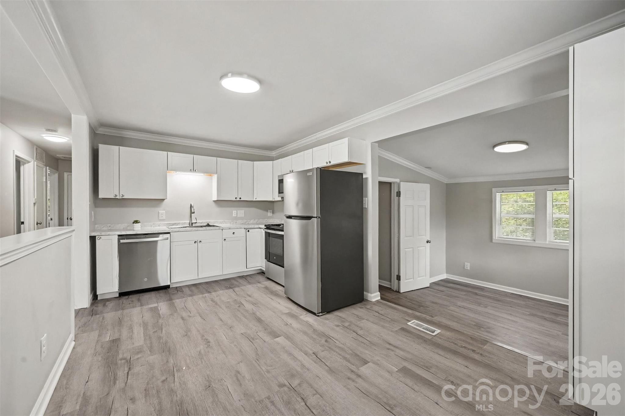 4421 Knollcrest Drive Property Photo 10