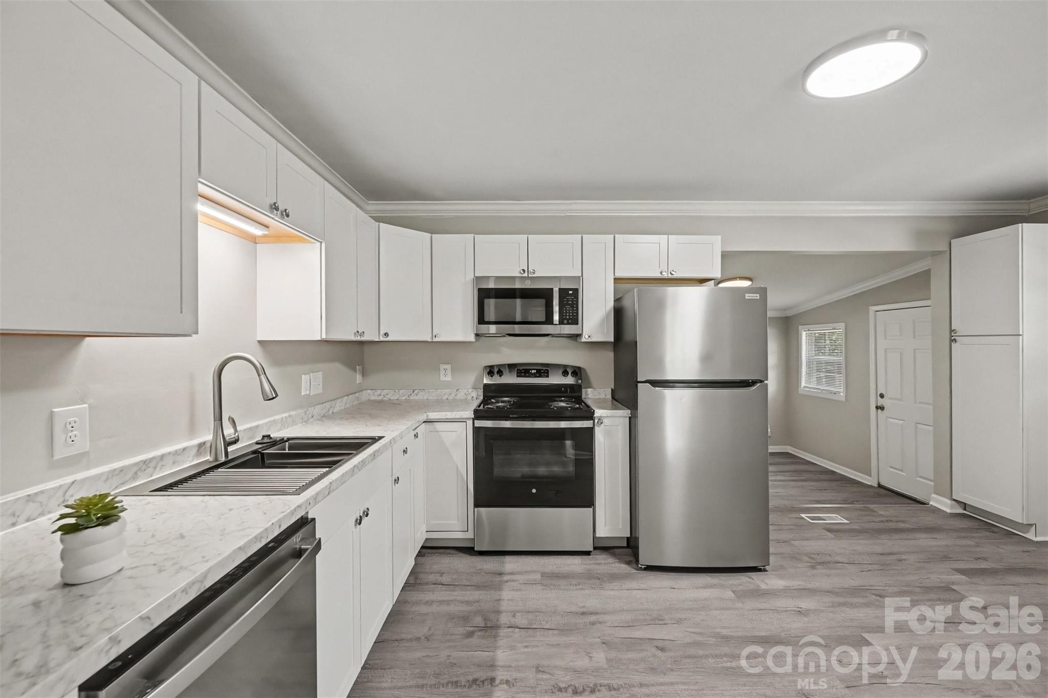 4421 Knollcrest Drive Property Photo 13