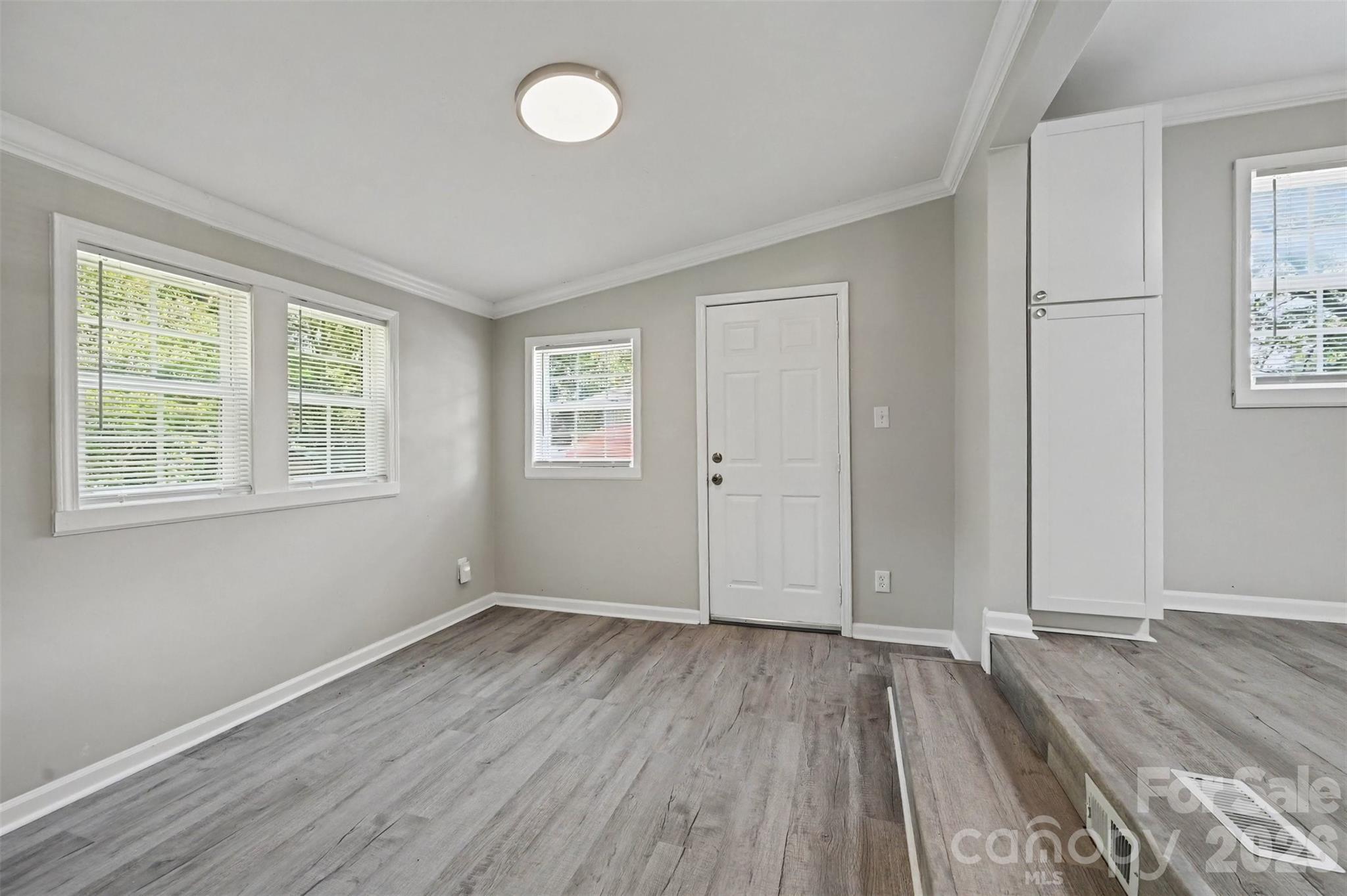 4421 Knollcrest Drive Property Photo 20