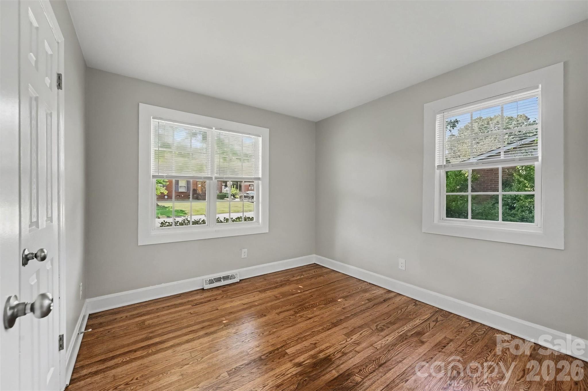 4421 Knollcrest Drive Property Photo 28