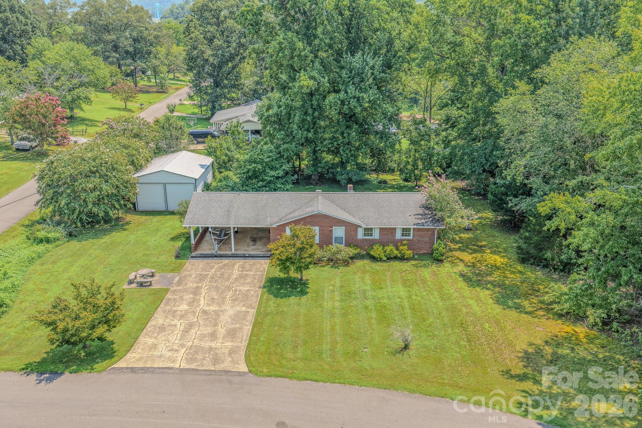 1169 Burkehurst Avenue Property Photo 2