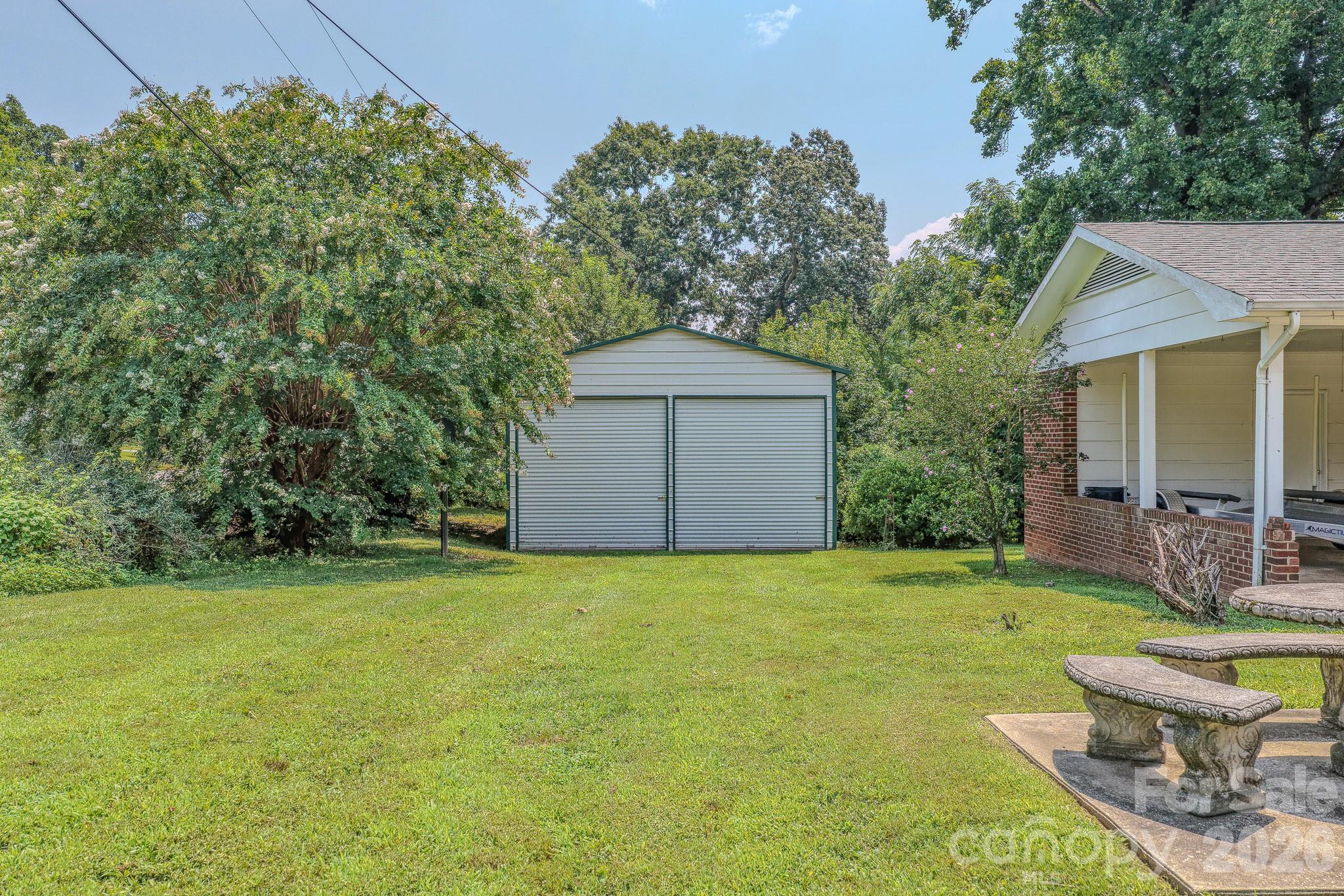 1169 Burkehurst Avenue Property Photo 3