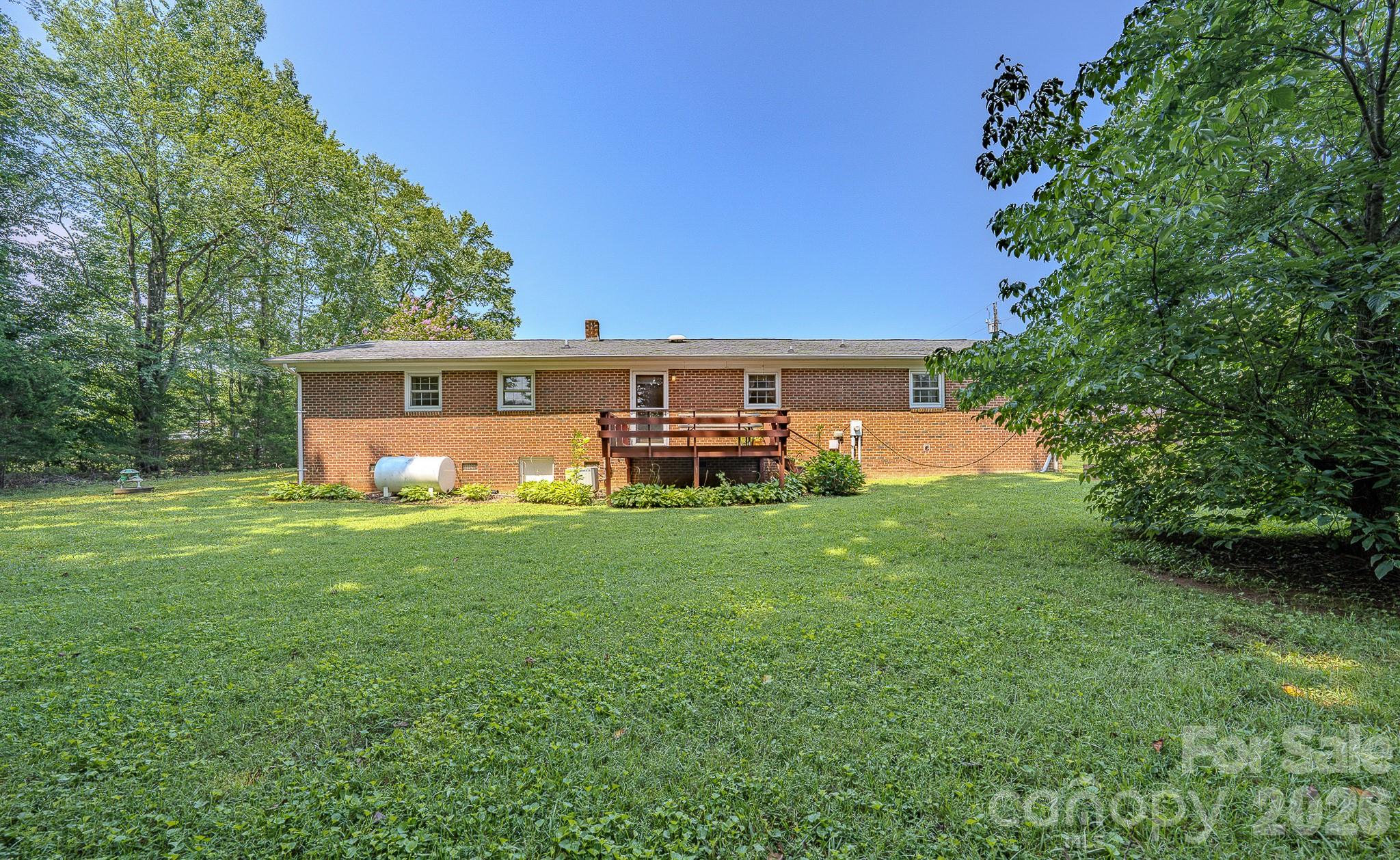 1169 Burkehurst Avenue Property Photo 4