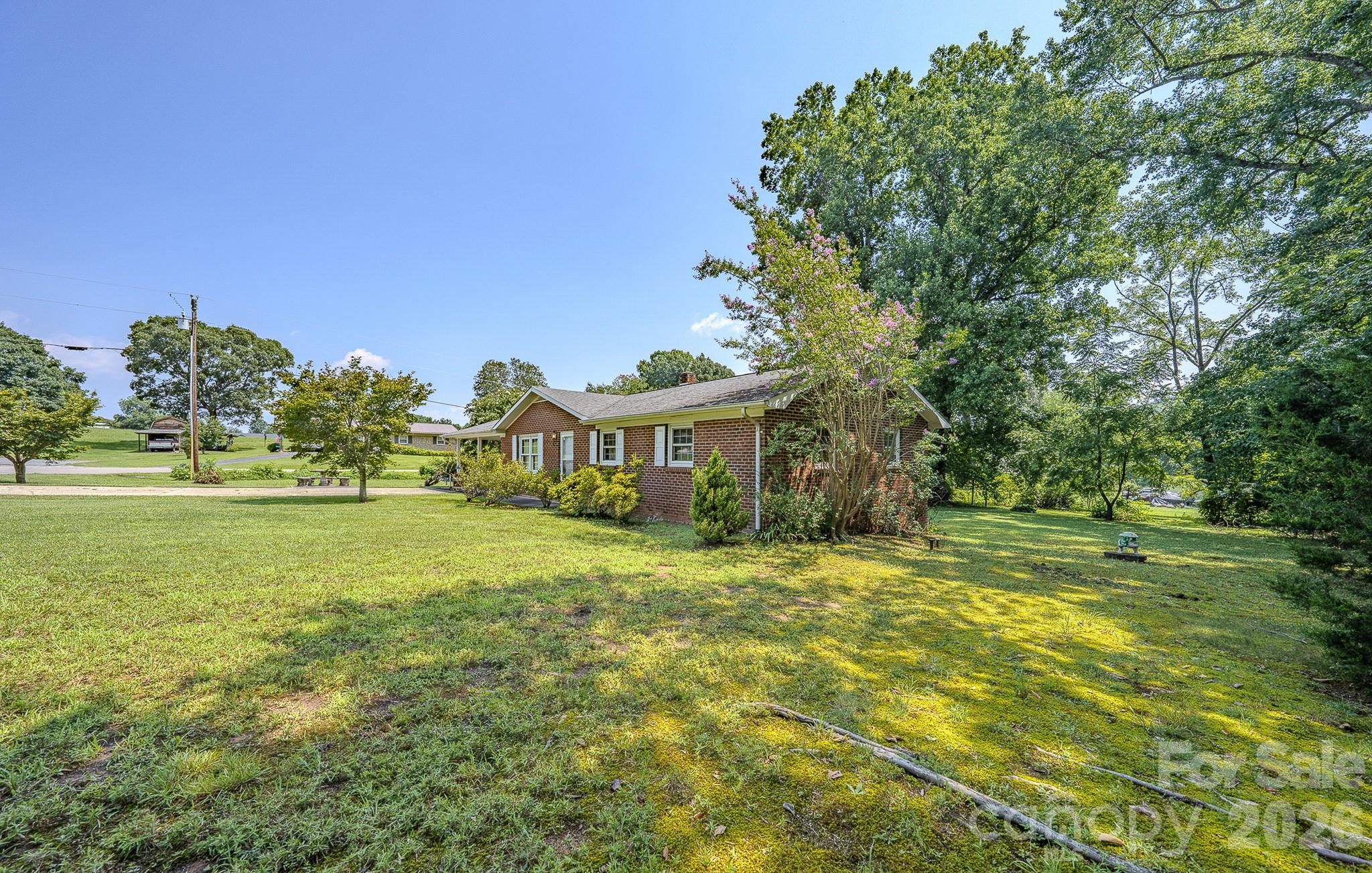 1169 Burkehurst Avenue Property Photo 6