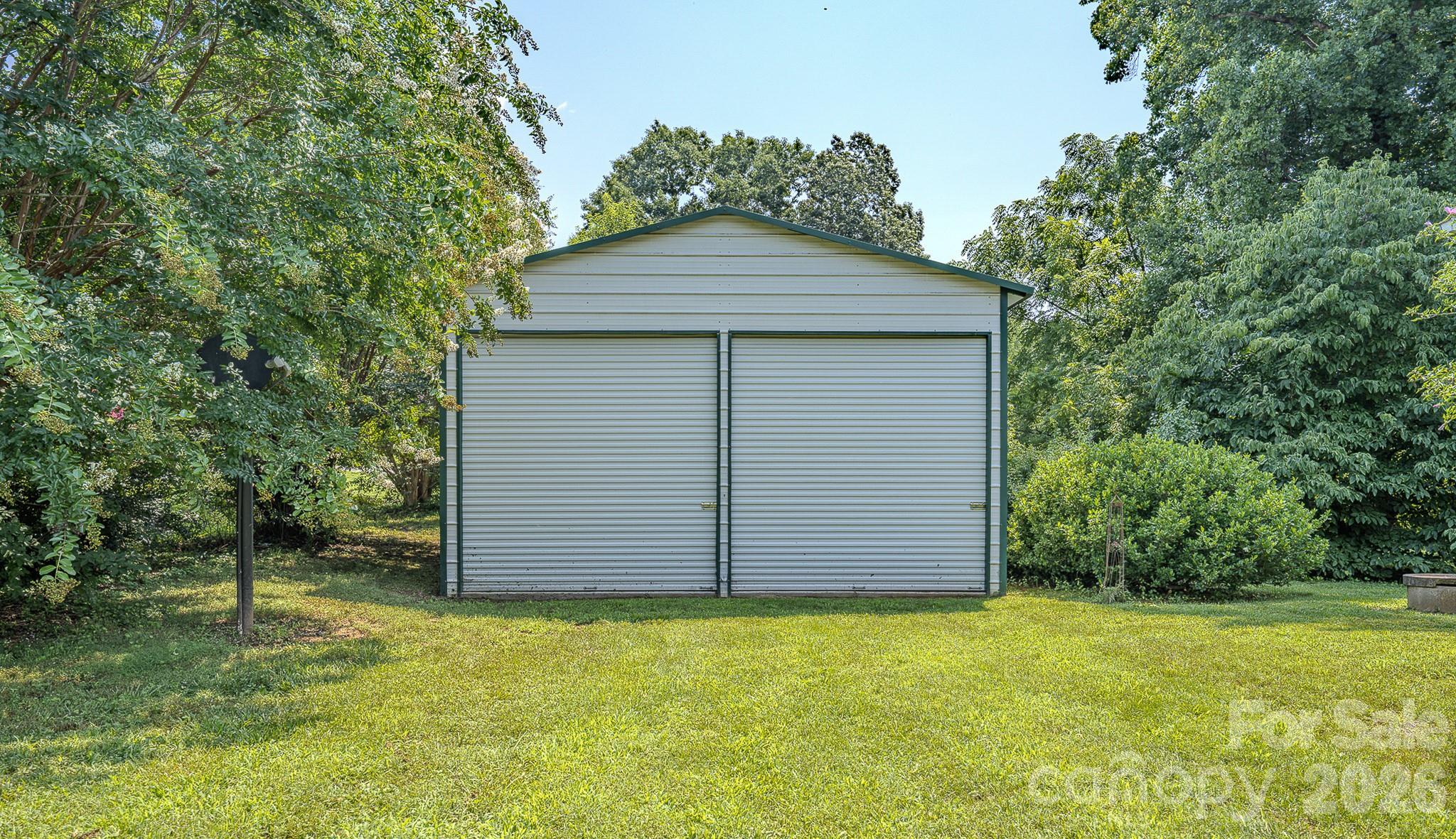 1169 Burkehurst Avenue Property Photo 7
