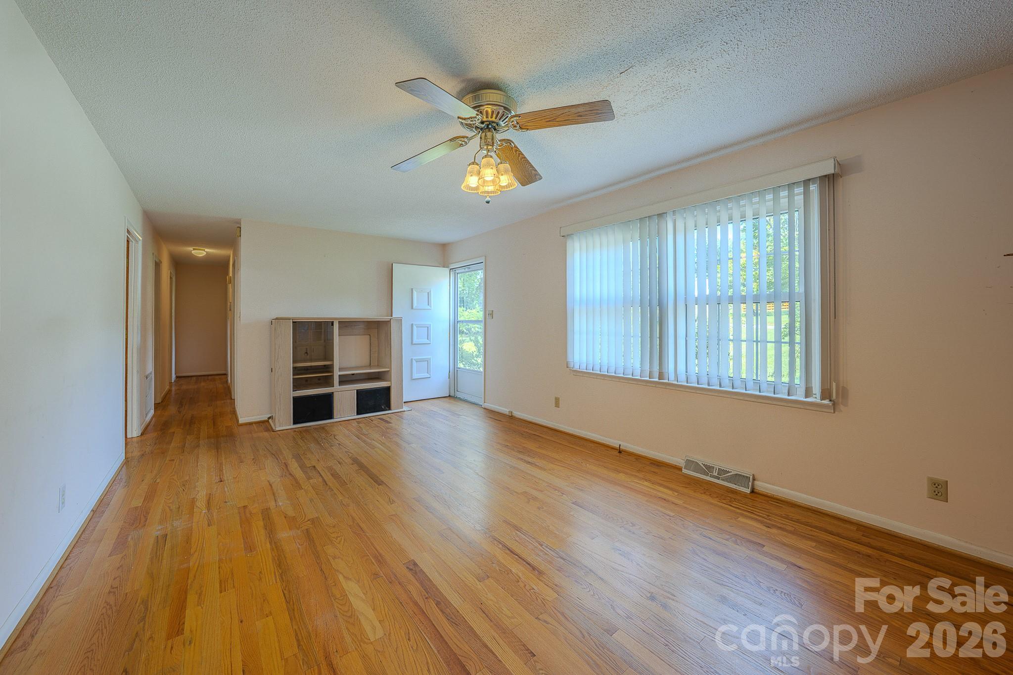1169 Burkehurst Avenue Property Photo 9