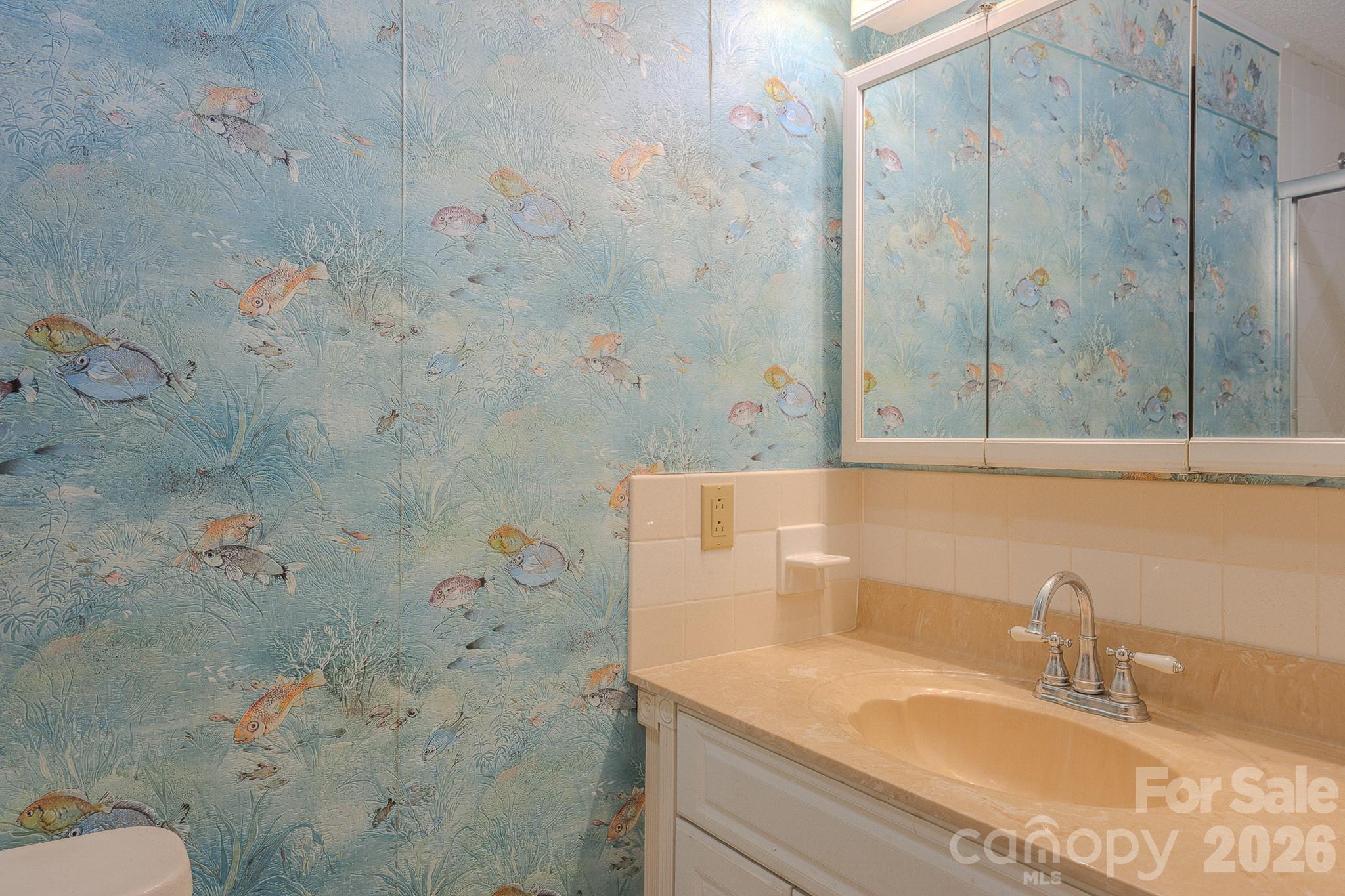 1169 Burkehurst Avenue Property Photo 16