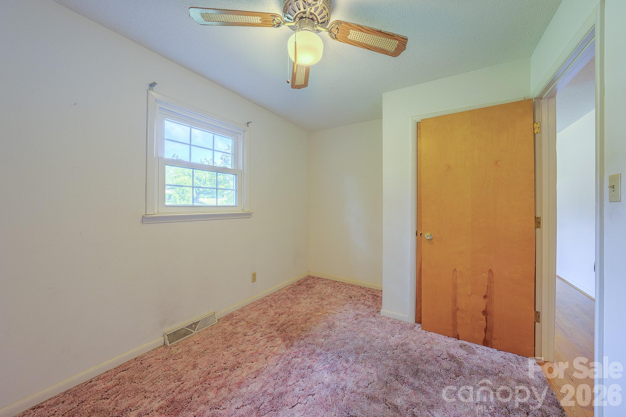 1169 Burkehurst Avenue Property Photo 18