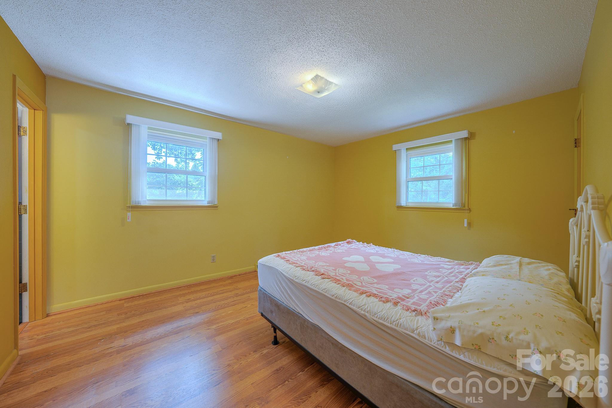 1169 Burkehurst Avenue Property Photo 20