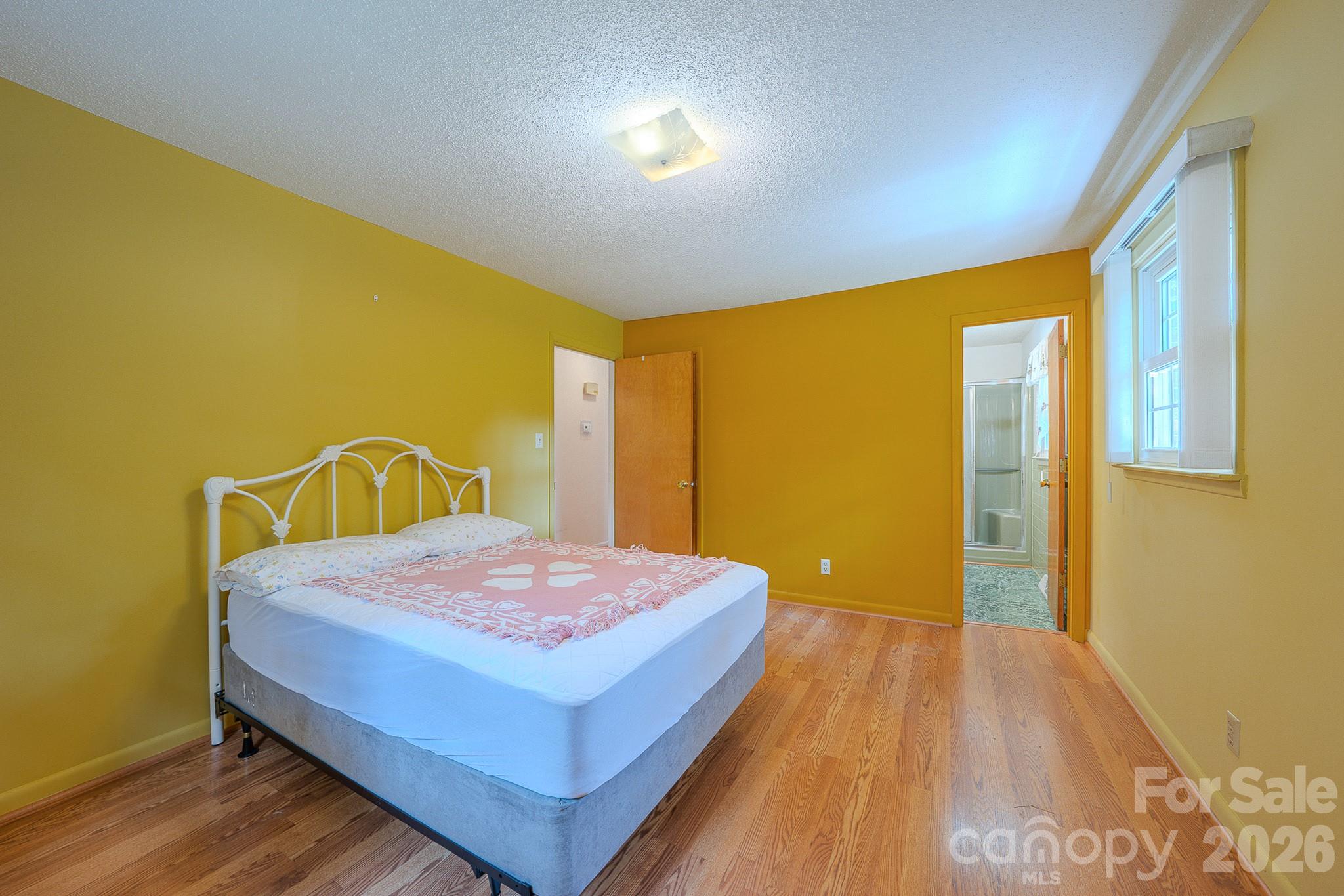 1169 Burkehurst Avenue Property Photo 22