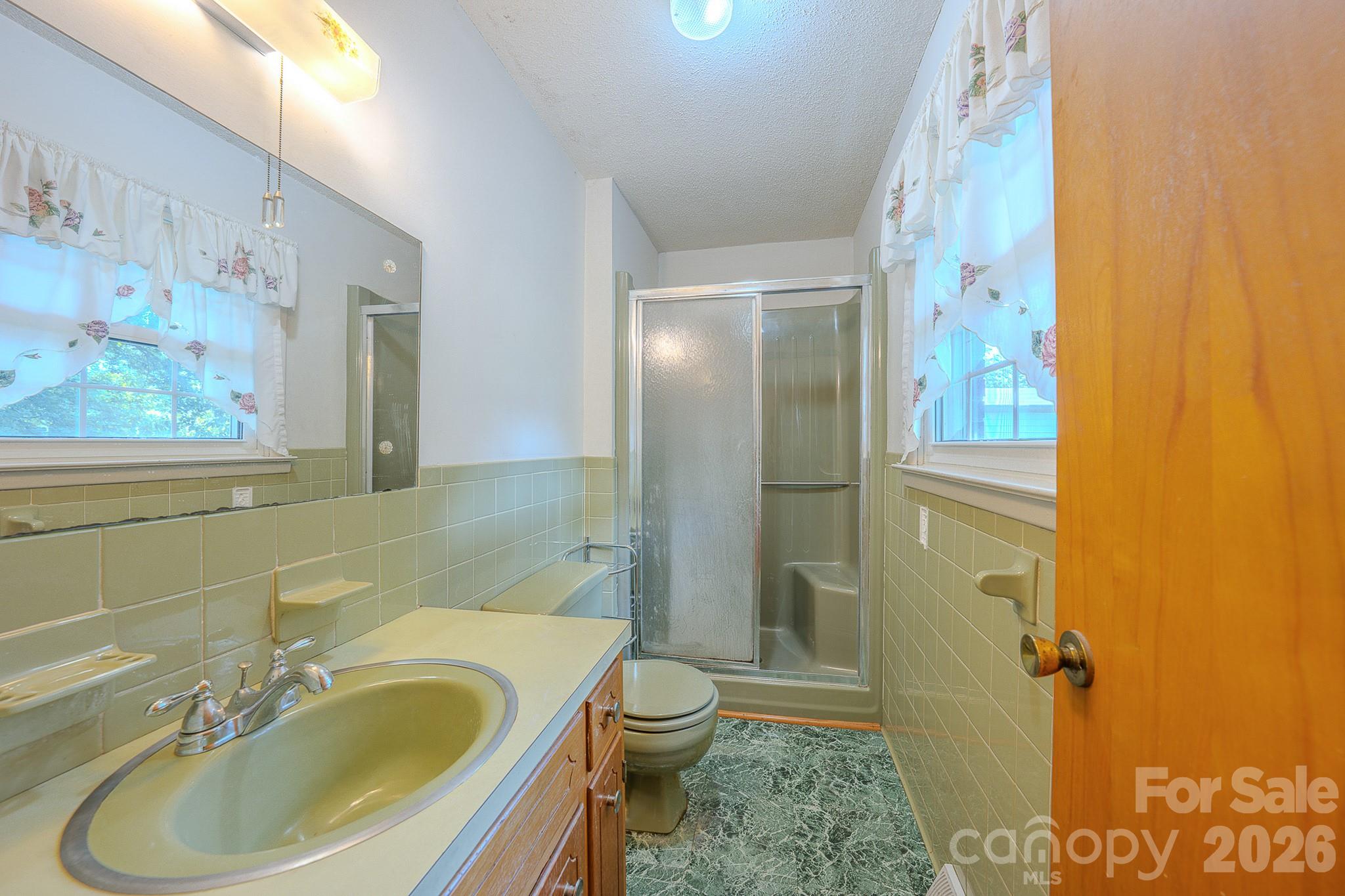 1169 Burkehurst Avenue Property Photo 23