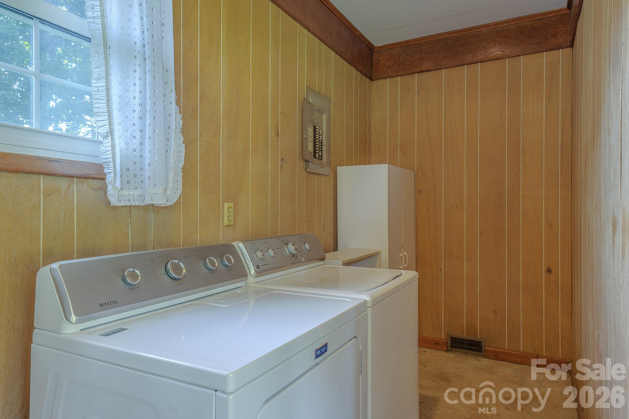1169 Burkehurst Avenue Property Photo 27