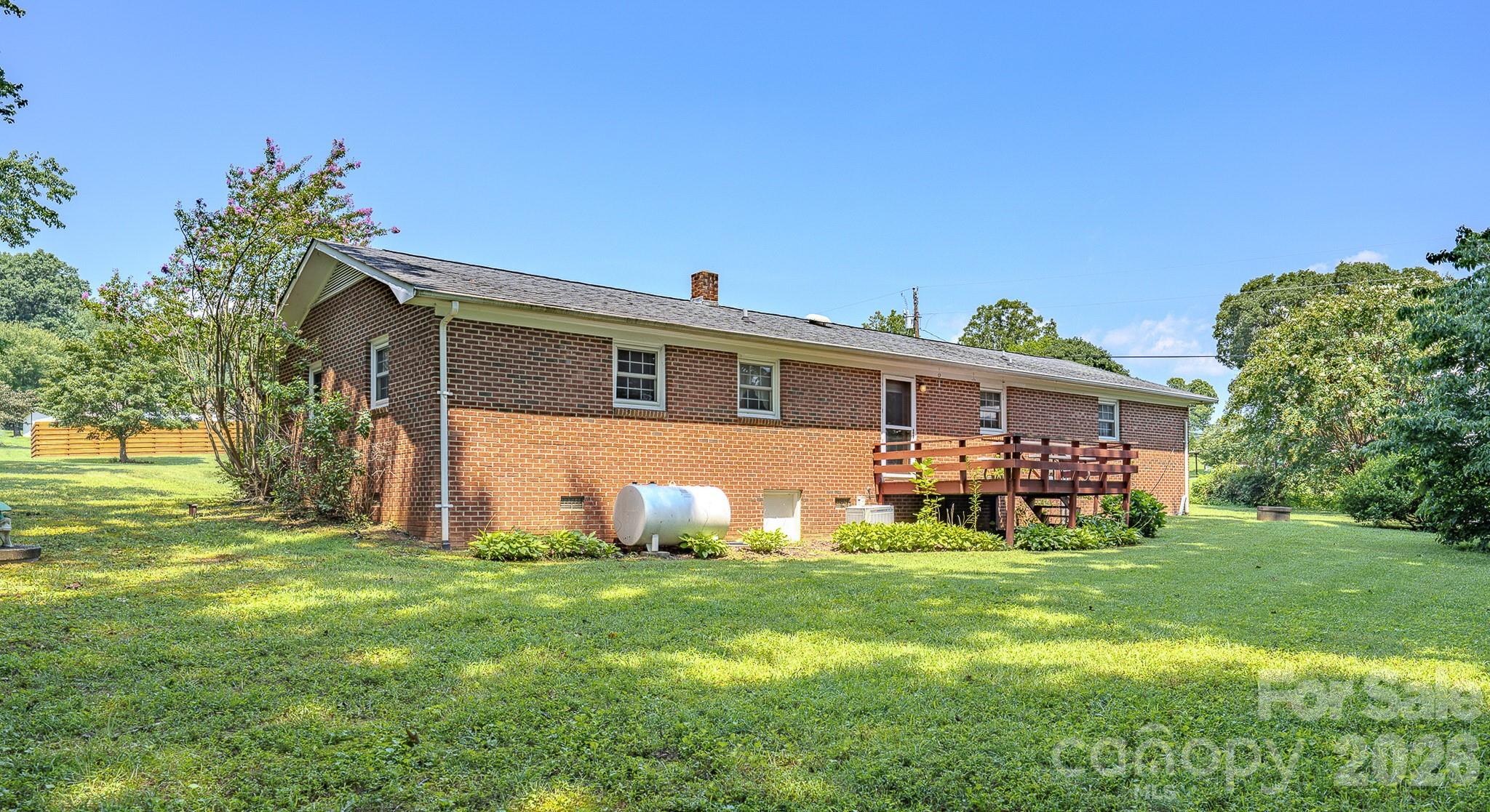 1169 Burkehurst Avenue Property Photo 28