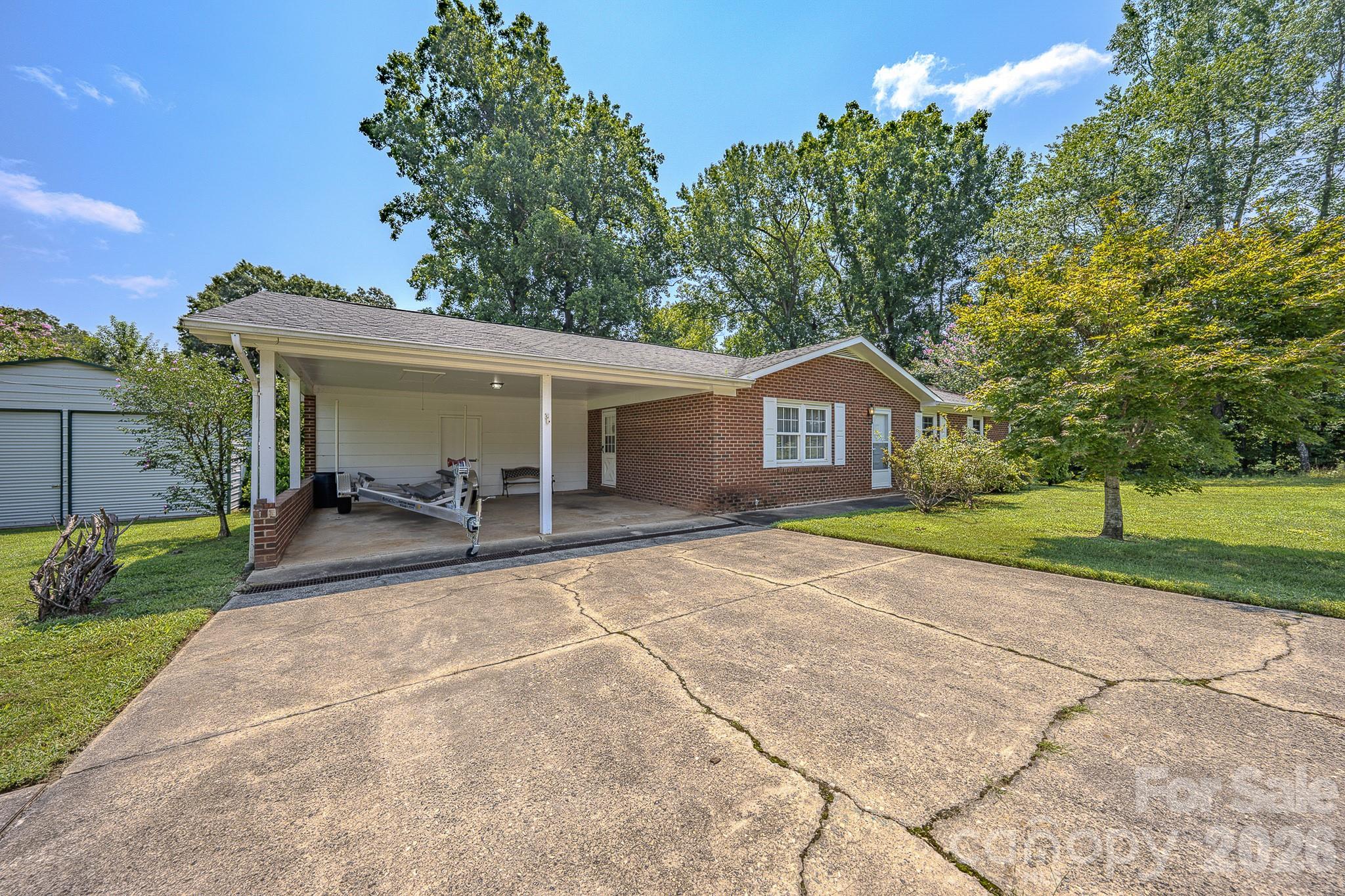 1169 Burkehurst Avenue Property Photo 33